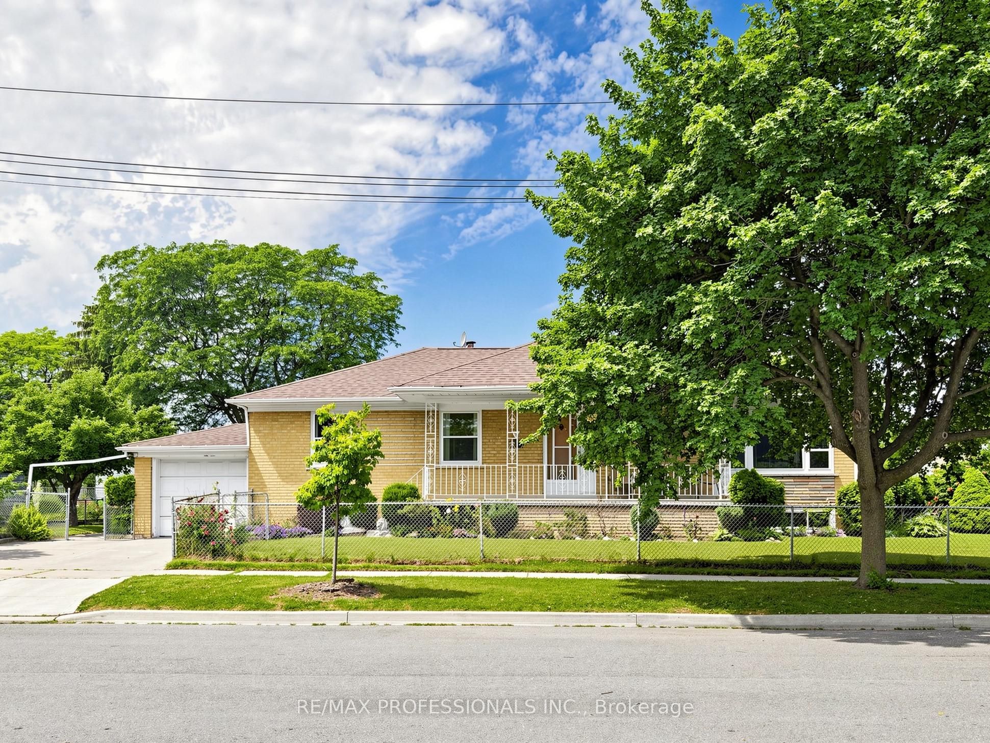 9 Detling Court, Toronto, ON M9W 4S5