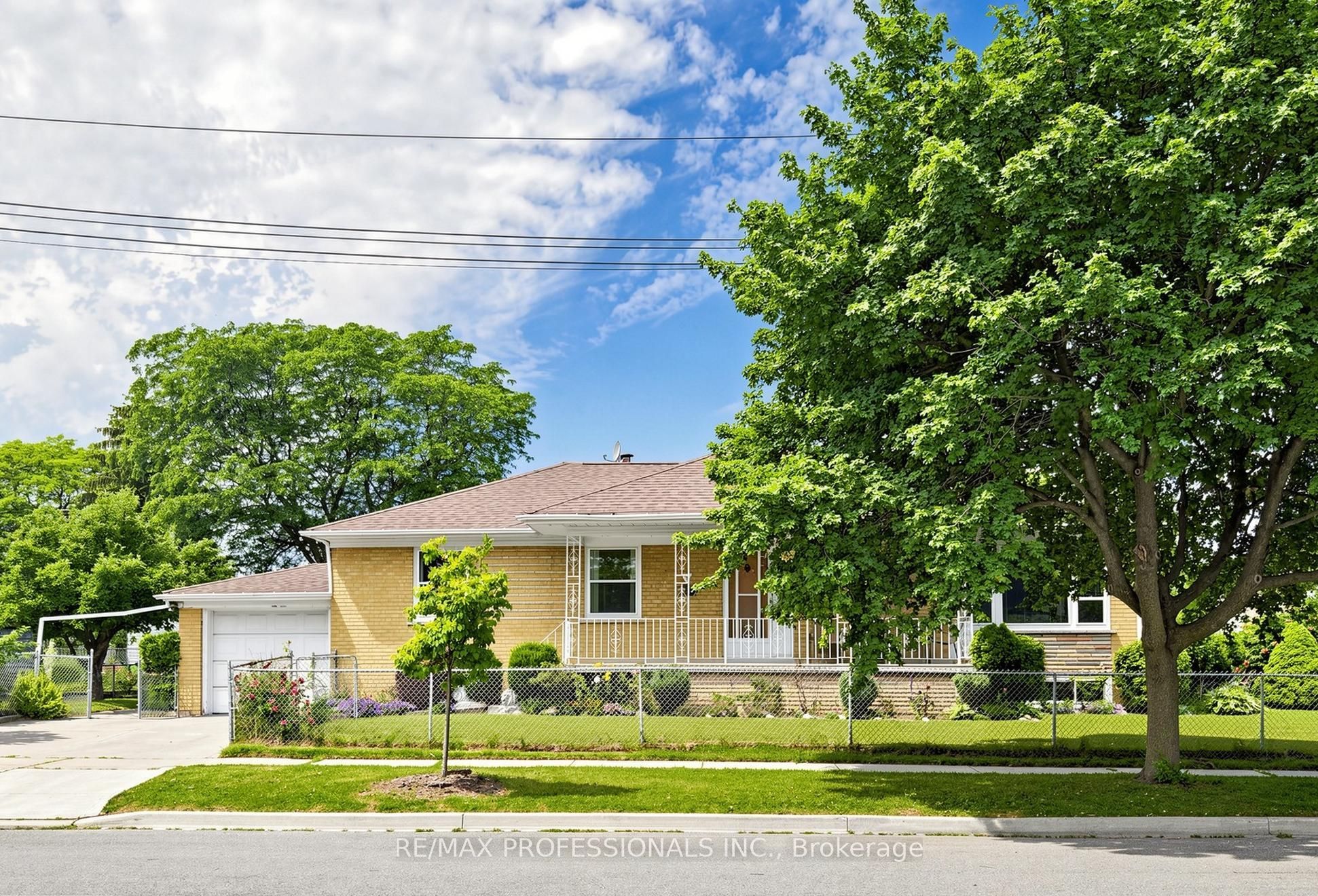 9 Detling Court, Toronto, ON M9W 4S5 photo 2