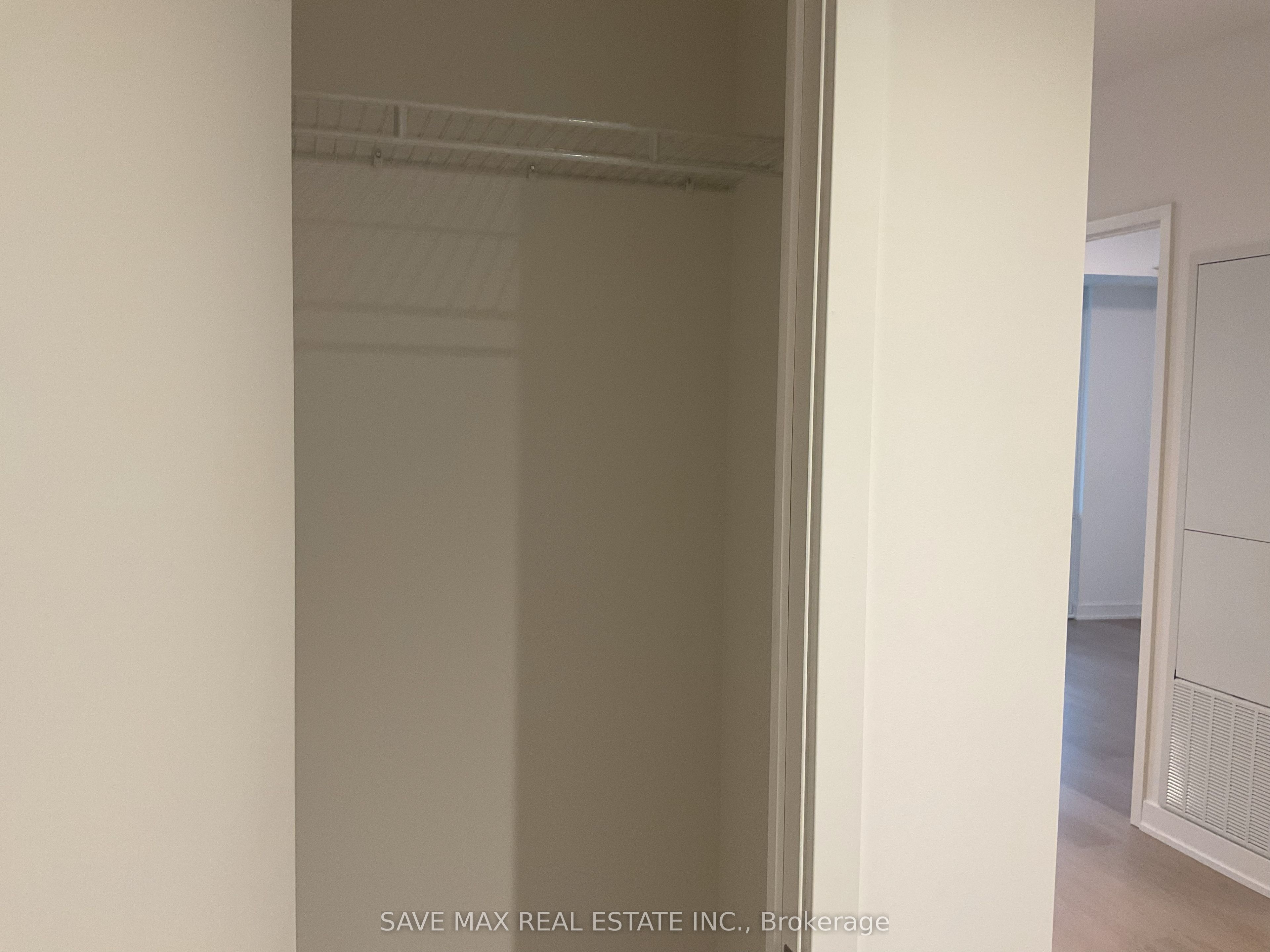 448 Burnhamthorpe Road W 1312, Mississauga, ON L5B 0R4