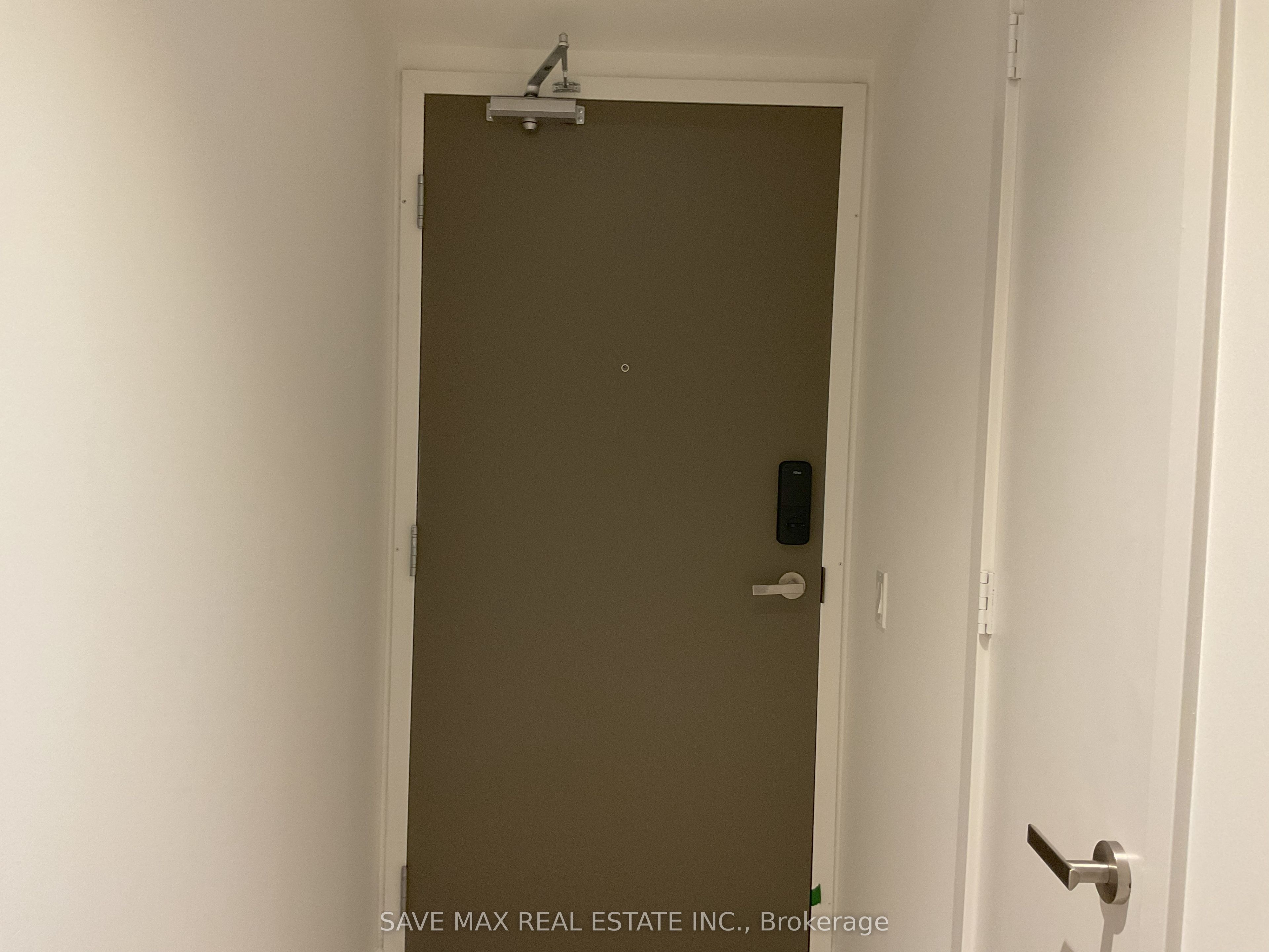 448 Burnhamthorpe Road W 1312, Mississauga, ON L5B 0R4 photo 3