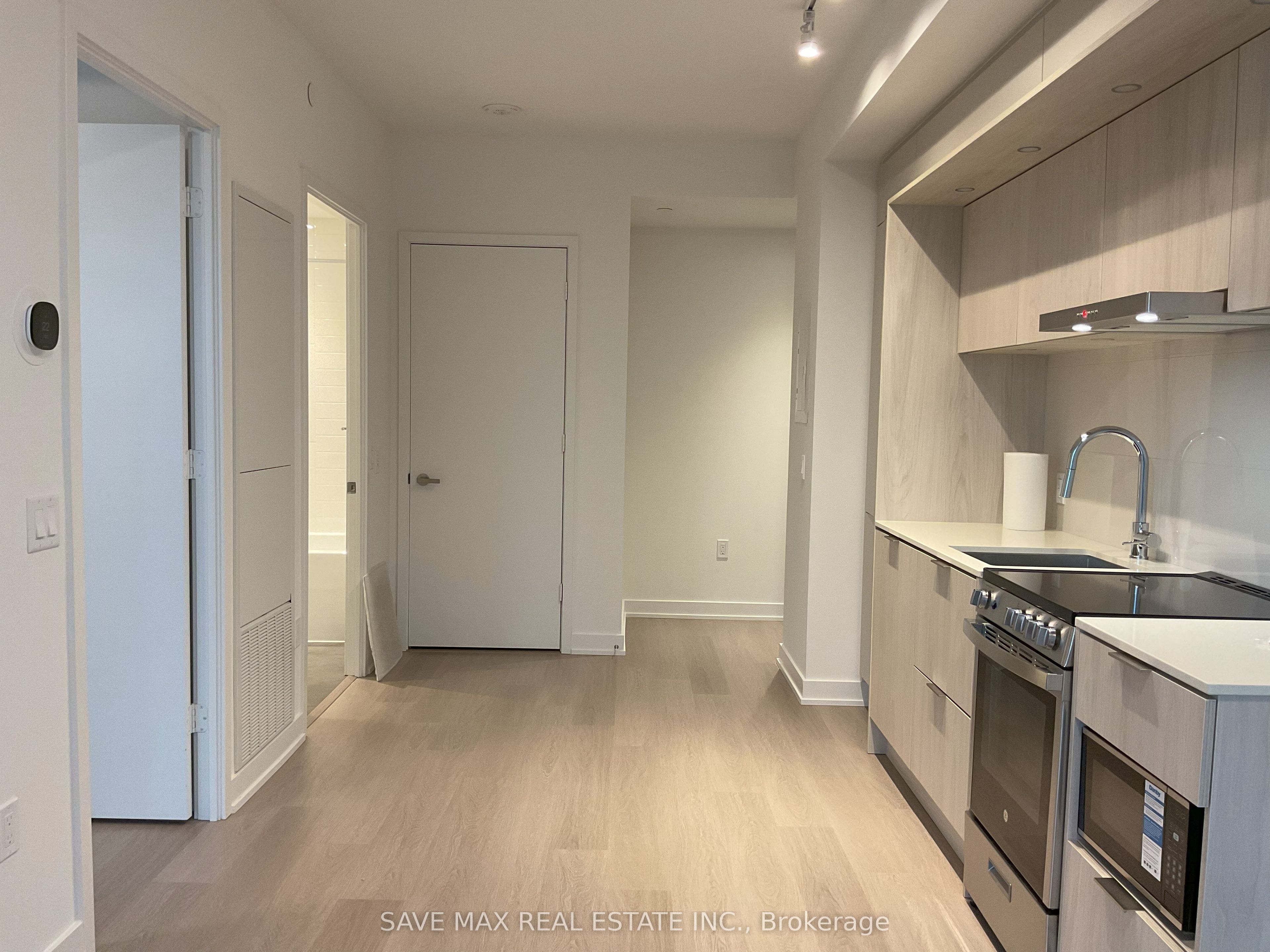 448 Burnhamthorpe Road W 1312, Mississauga, ON L5B 0R4 photo 5