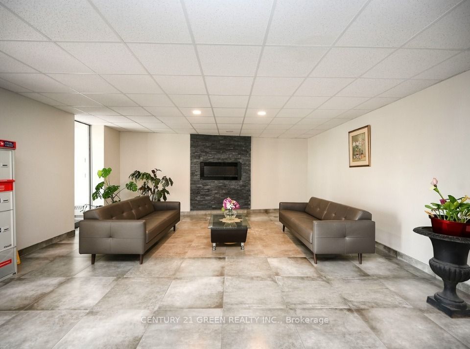 3065 Queen Frederica Drive 902, Mississauga, ON L4Y 3A3 photo 4