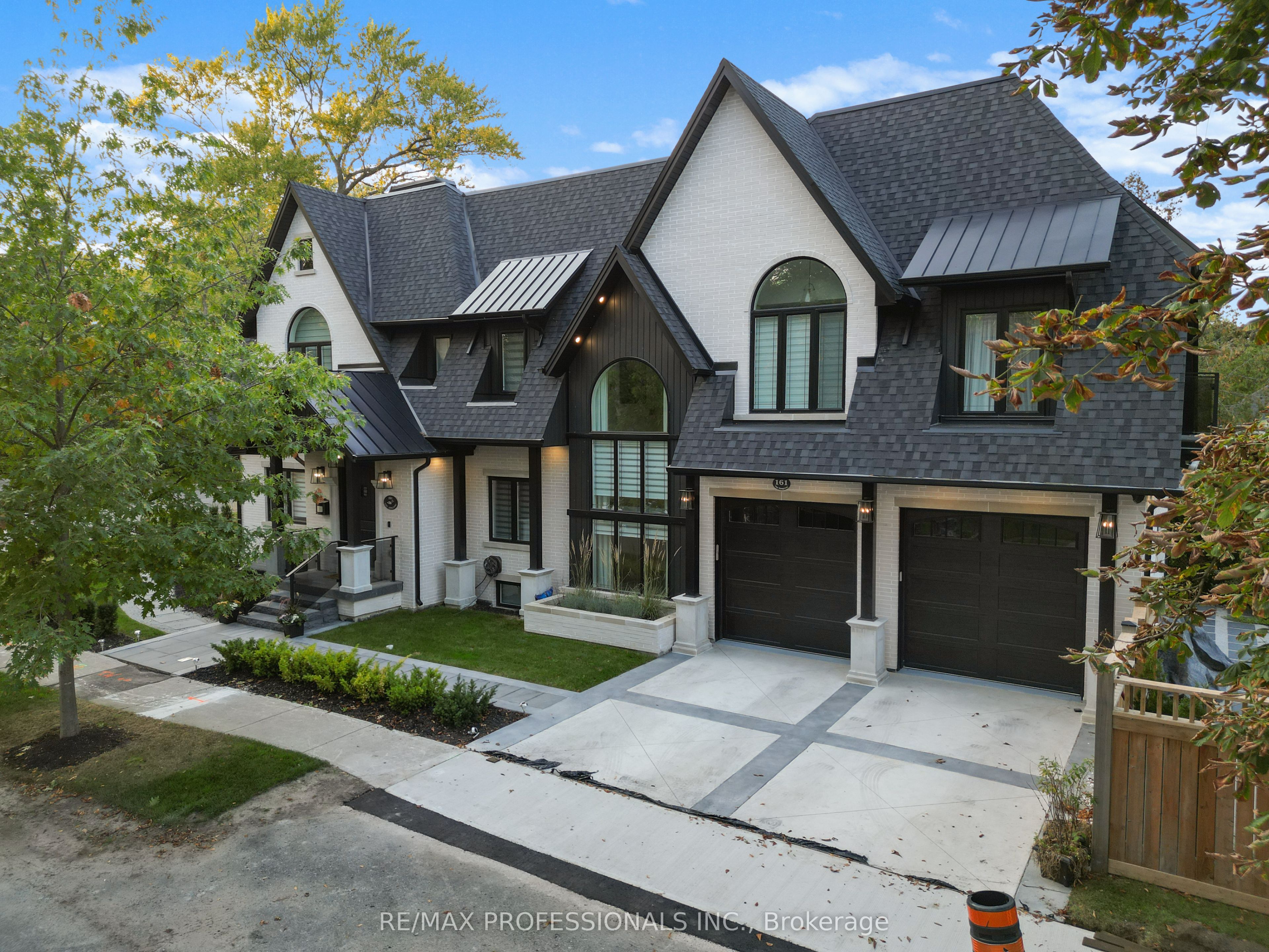 161 The Kingsway, Toronto, ON M8X 2V5