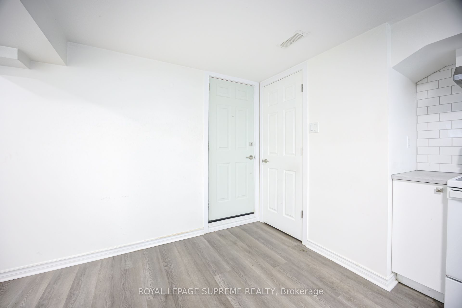 27 Dalrymple Drive, Toronto, ON M6N 4S2 photo 2