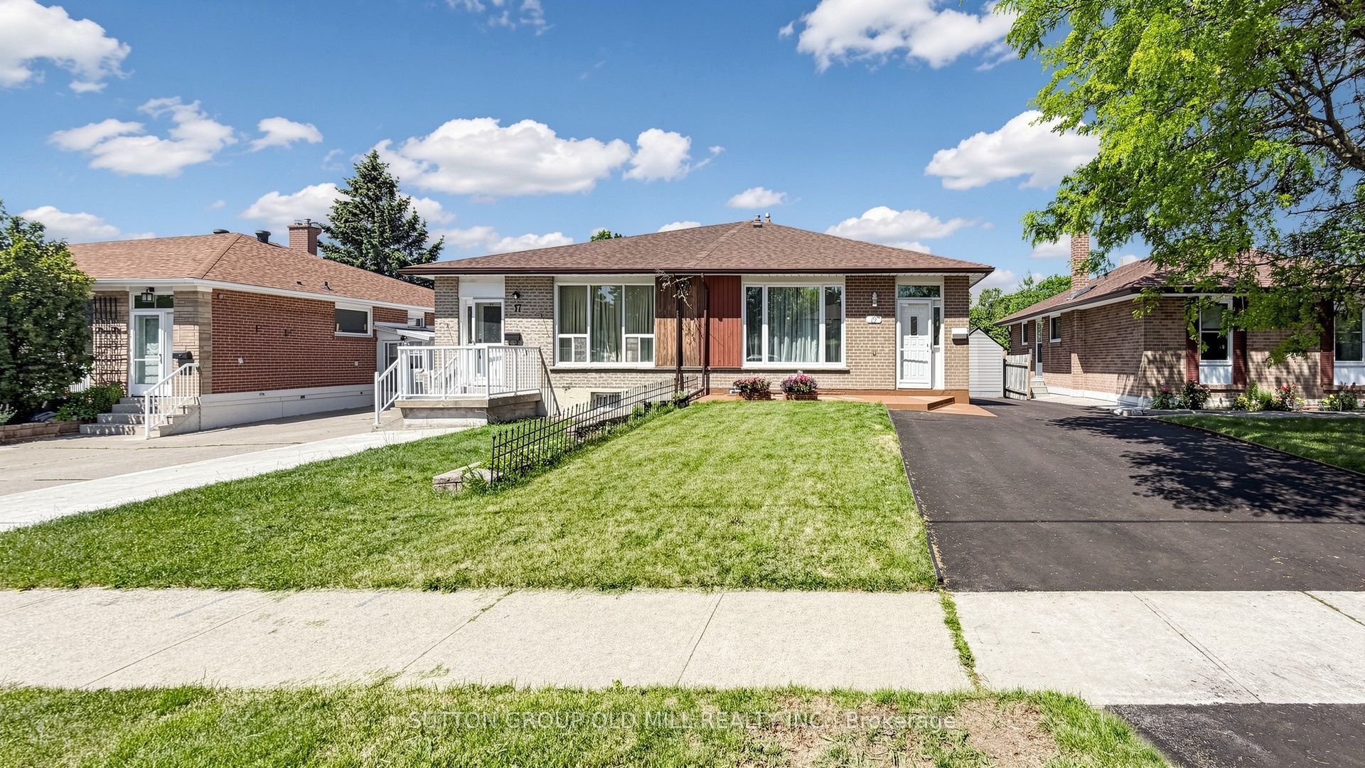 19 Ascot Avenue, Brampton, ON L6T 2P3 photo 2