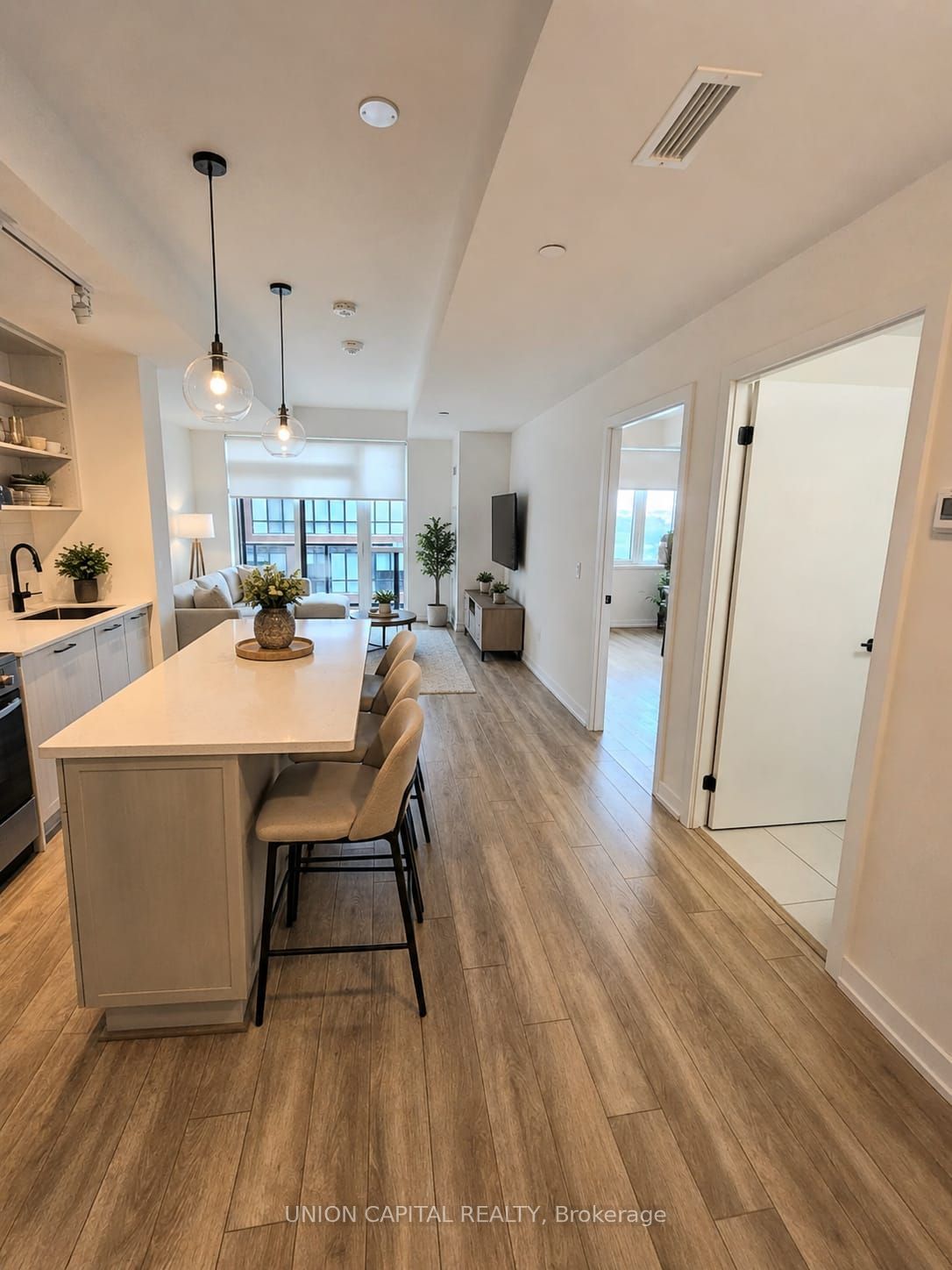2300 St. Clair Avenue W 710, Toronto, ON M6N 0B3 photo 2