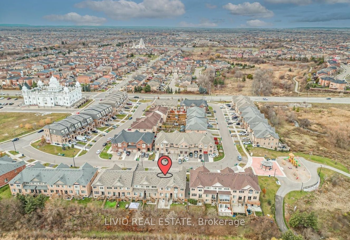 34 Davenfield Circle, Brampton, ON L6P 4M2 photo 4