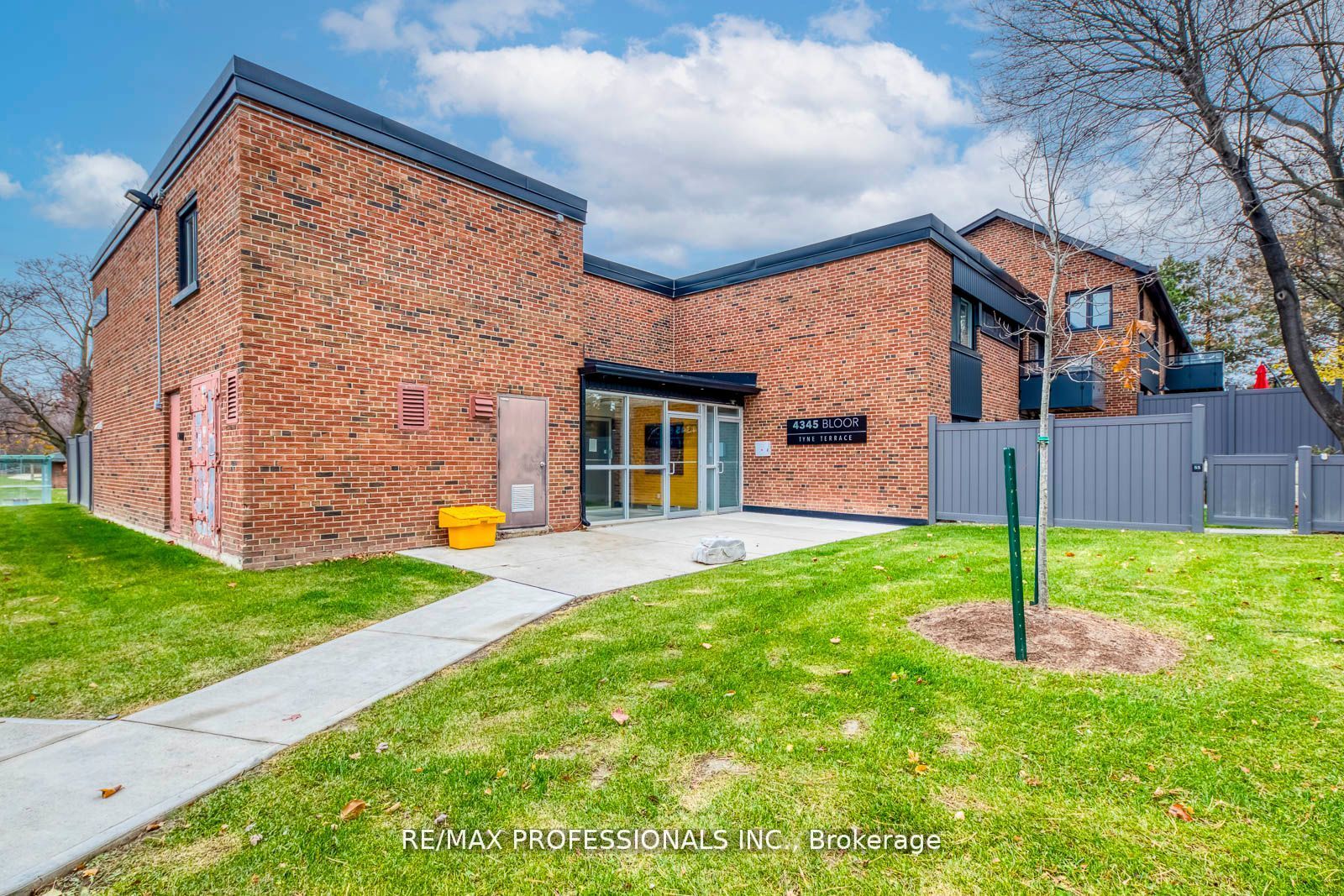 4345 Bloor Street W 51, Toronto, ON M9C 2A4 photo 2
