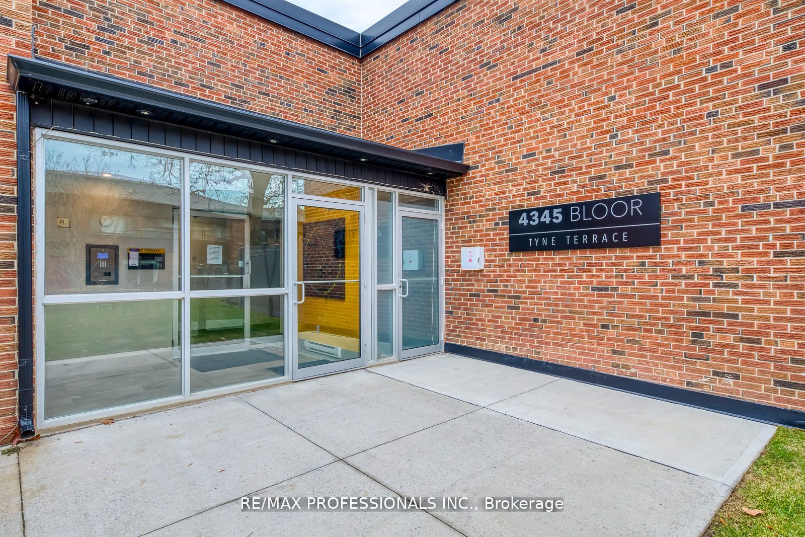 4345 Bloor Street W 51, Toronto, ON M9C 2A4 photo 3