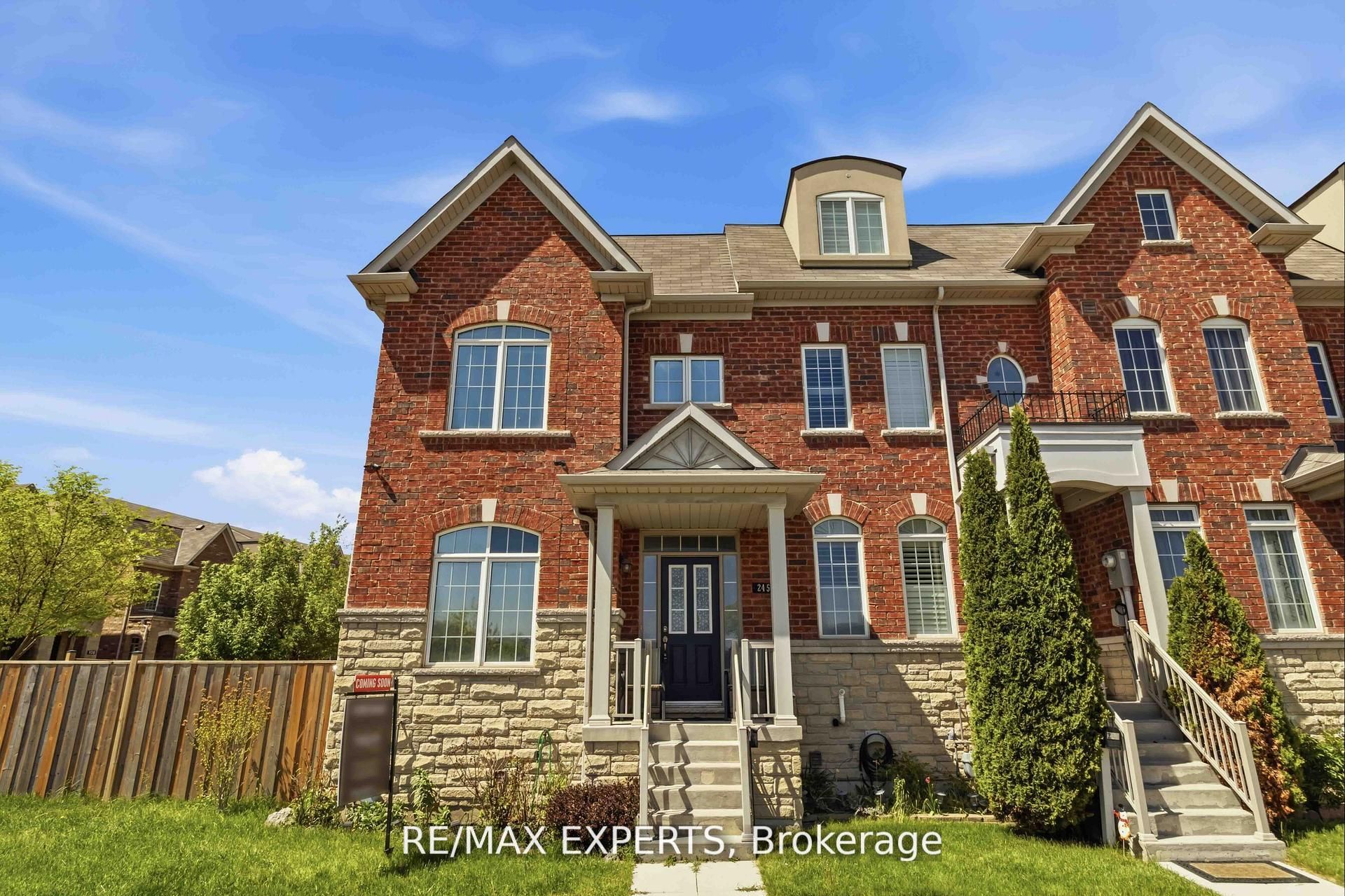 245 Isaac Devins Boulevard, Toronto, ON M9M 0B6 photo 2