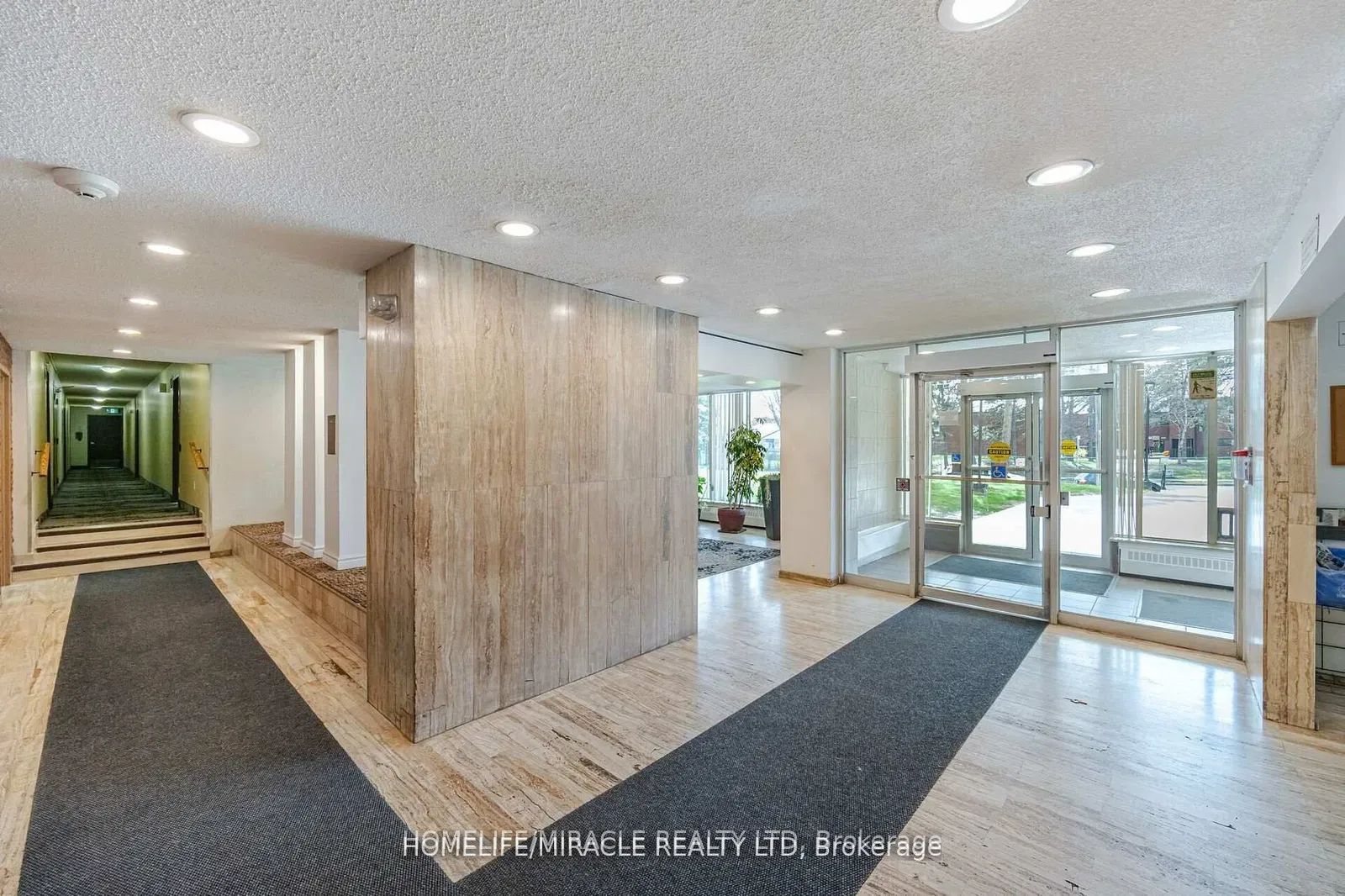 335 Driftwood Avenue 909, Toronto, ON M3N 2P3 photo 4