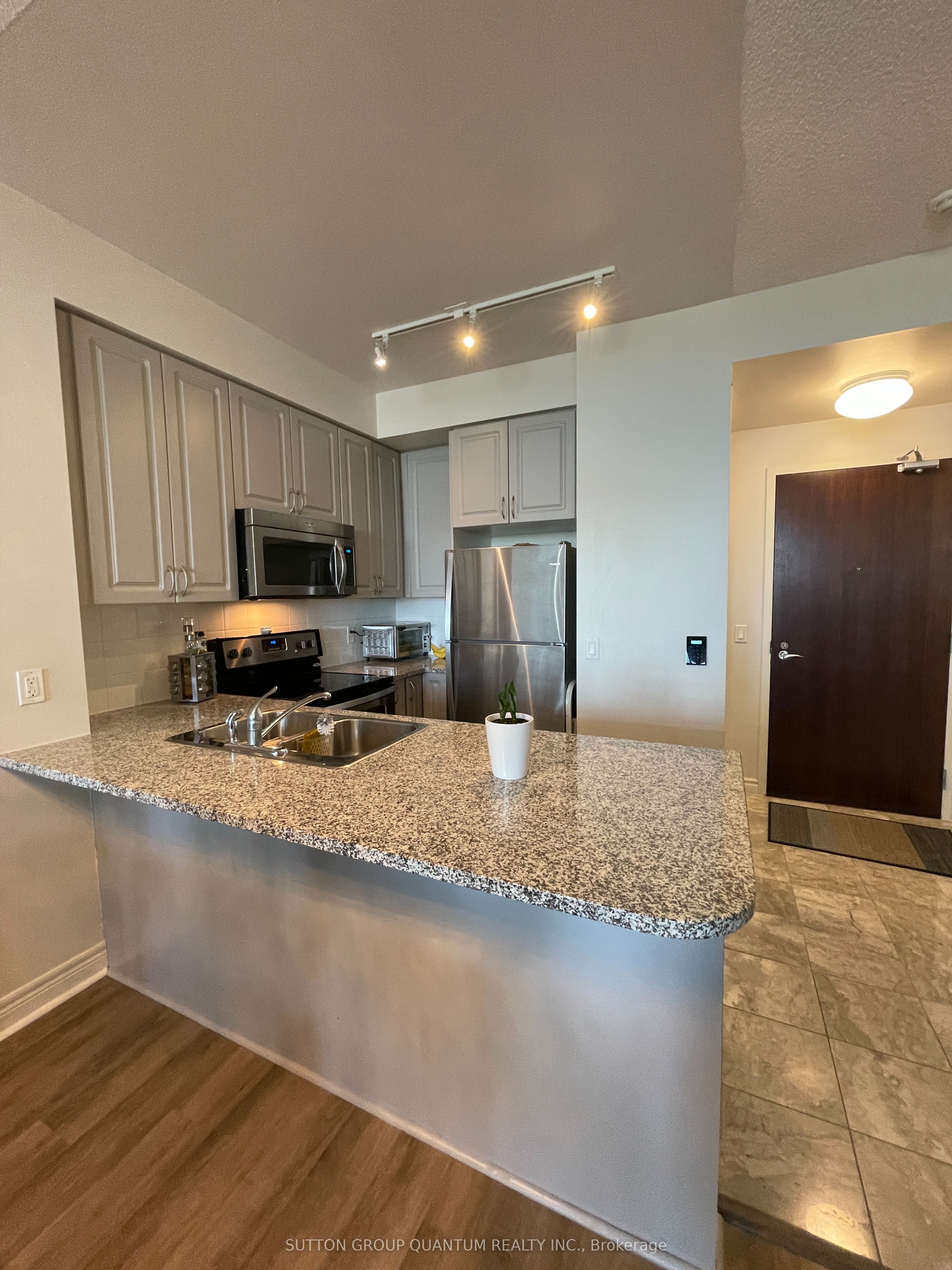 339 Rathburn Road W 2312, Mississauga, ON L5B 0K6 photo 2