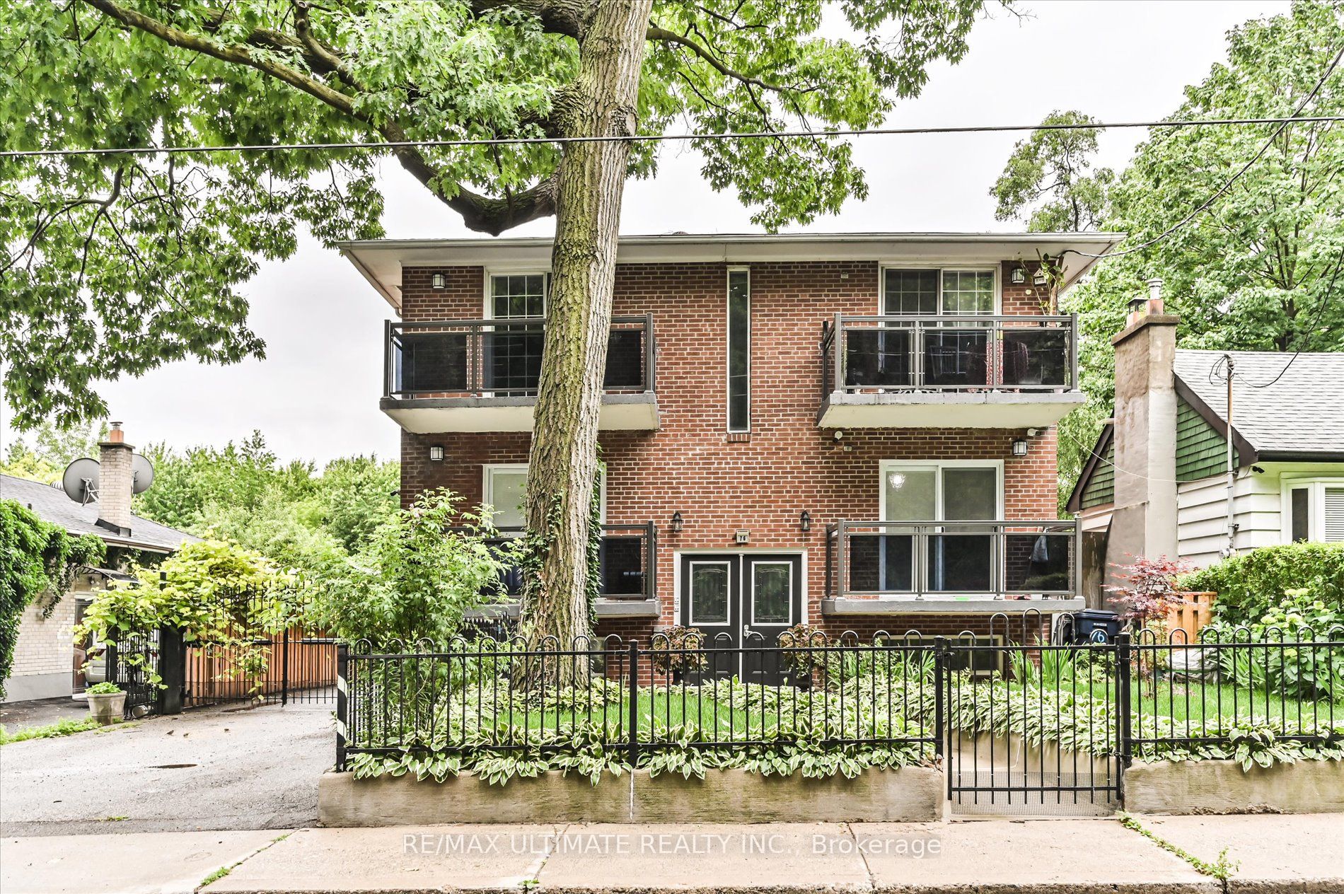 76 Hilldale Road, Toronto, ON M6N 3Y2 photo 2