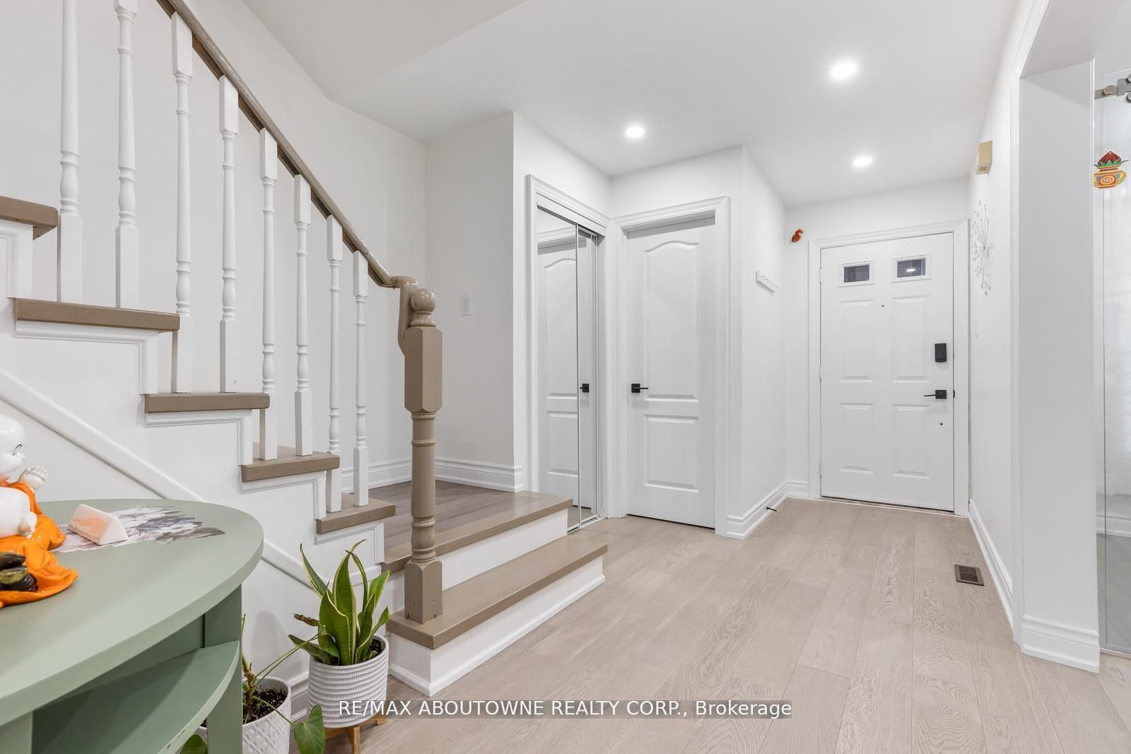 1118 Avondale Drive, Oakville, ON L6H 5L4 photo 3