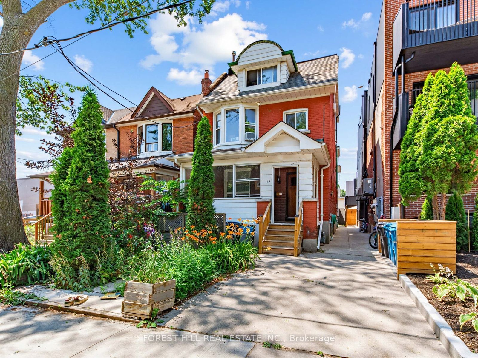 12 Salem Avenue 2, Toronto, ON M6H 3C1 photo 2