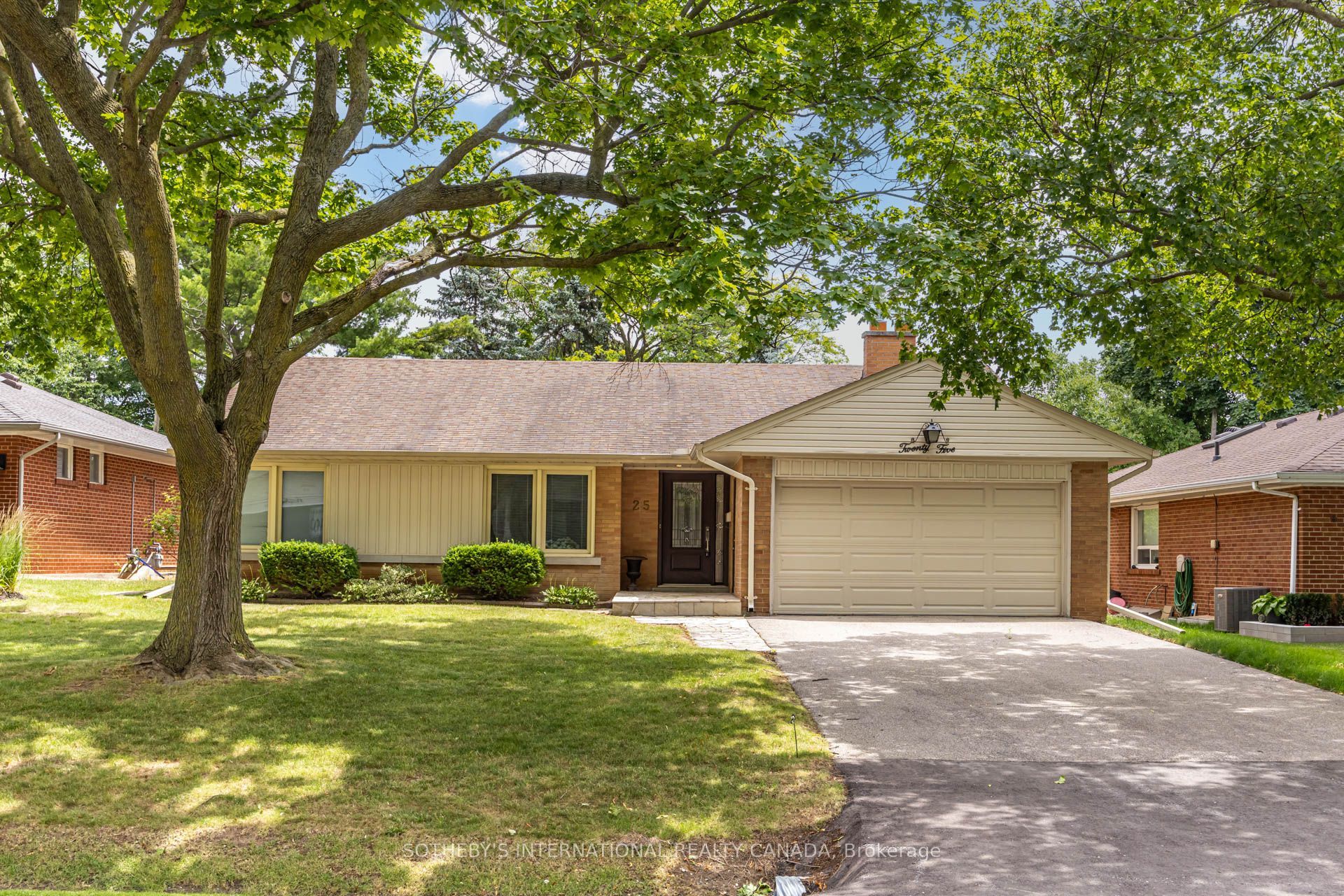25 Abinger Crescent, Toronto, ON M9B 2Y4 photo 2