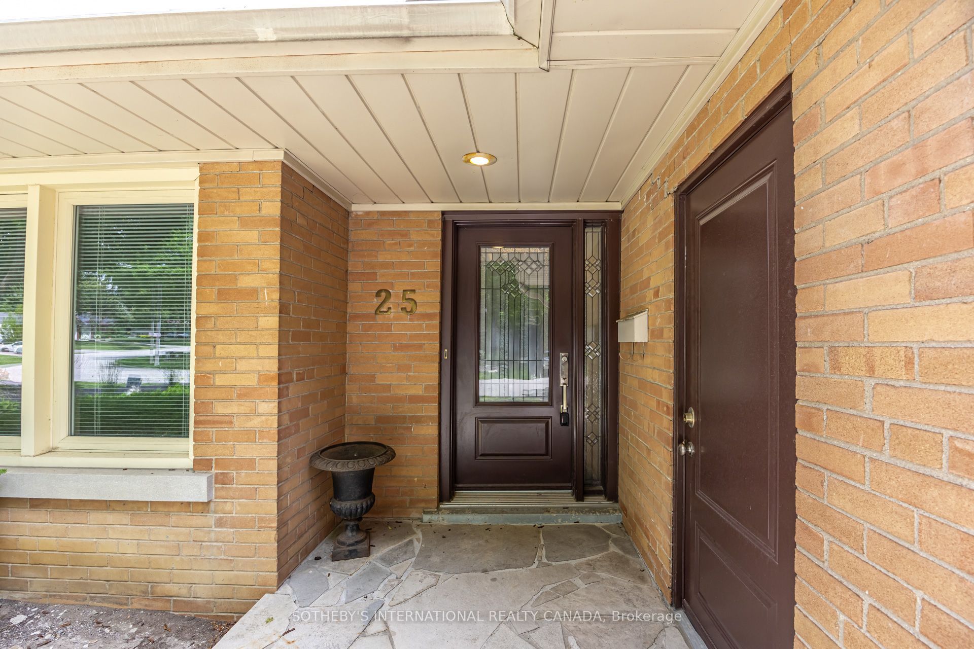 25 Abinger Crescent, Toronto, ON M9B 2Y4 photo 3