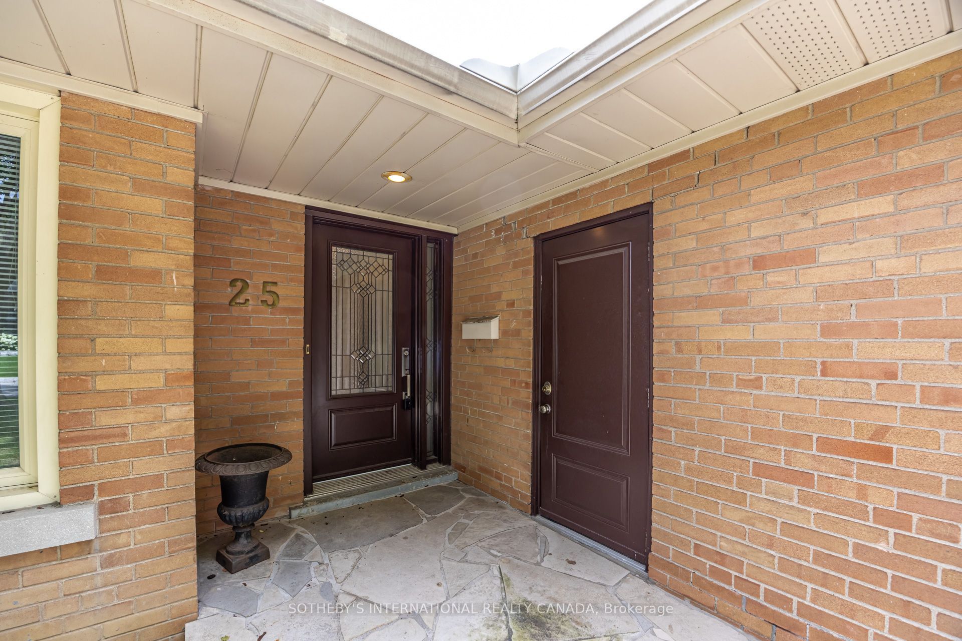 25 Abinger Crescent, Toronto, ON M9B 2Y4 photo 4