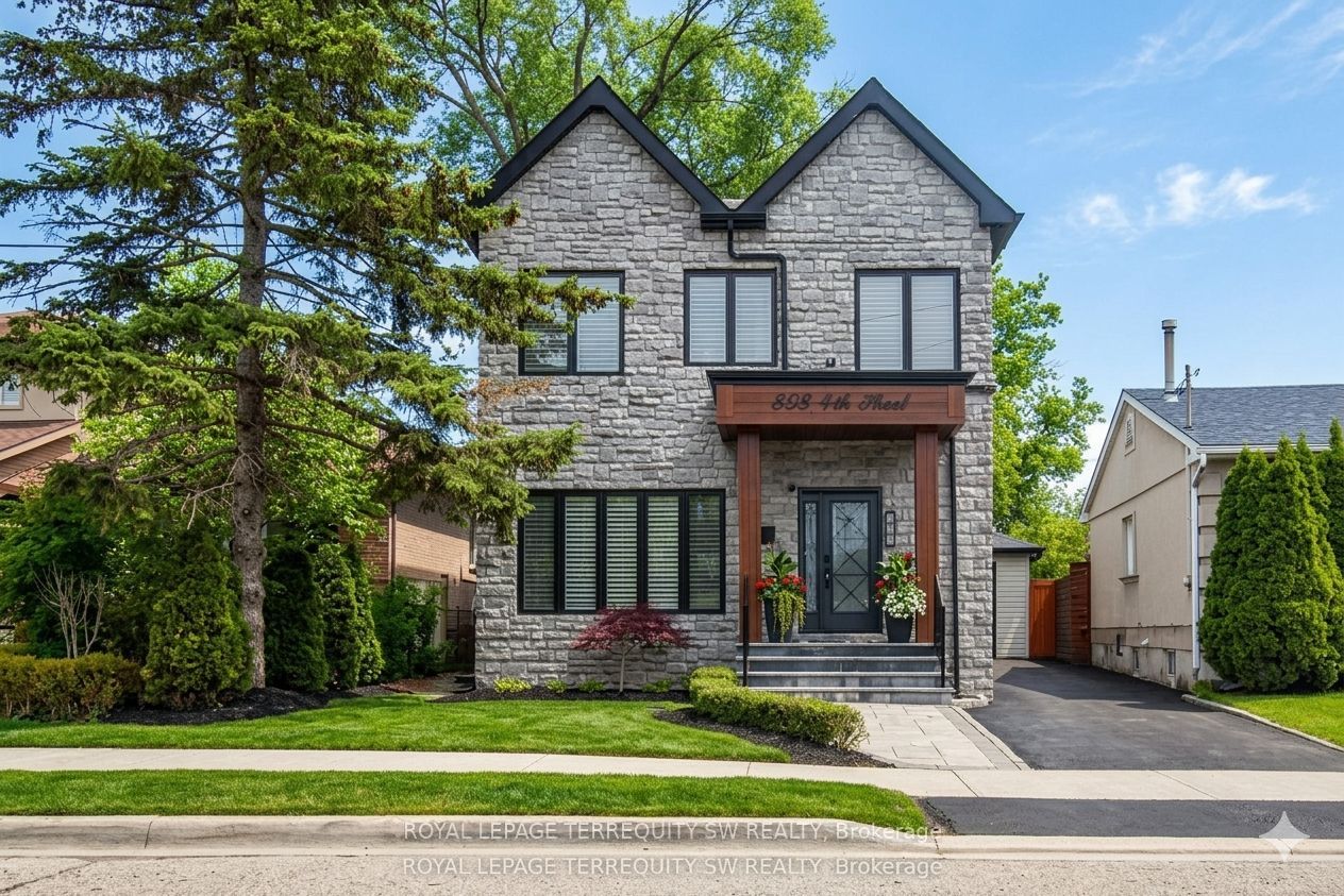 888 Fourth Street, Mississauga, ON L5E 1J6 photo 2