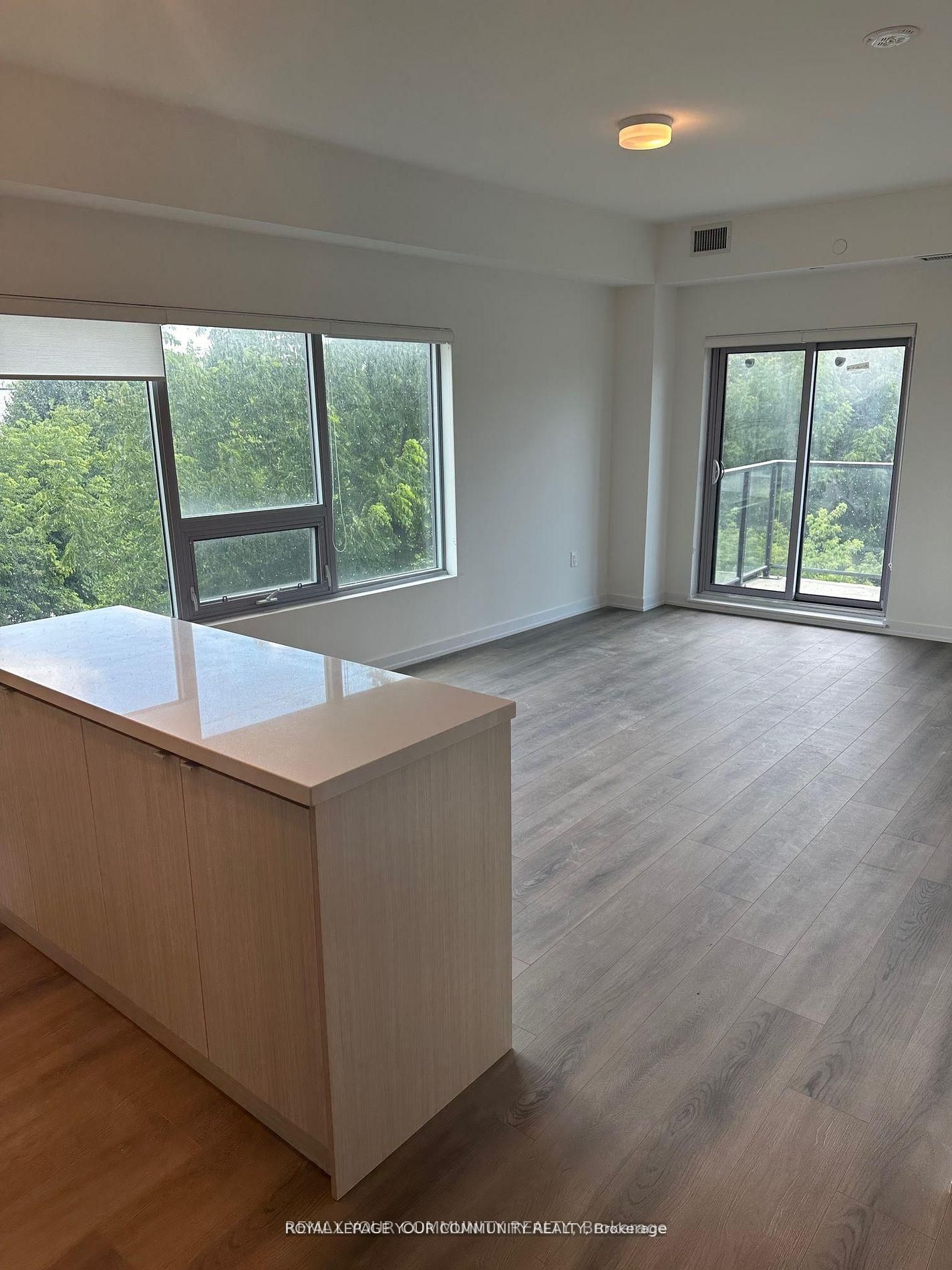 2433 Dufferin Street 313, Toronto, ON M6E 0B4 photo 2