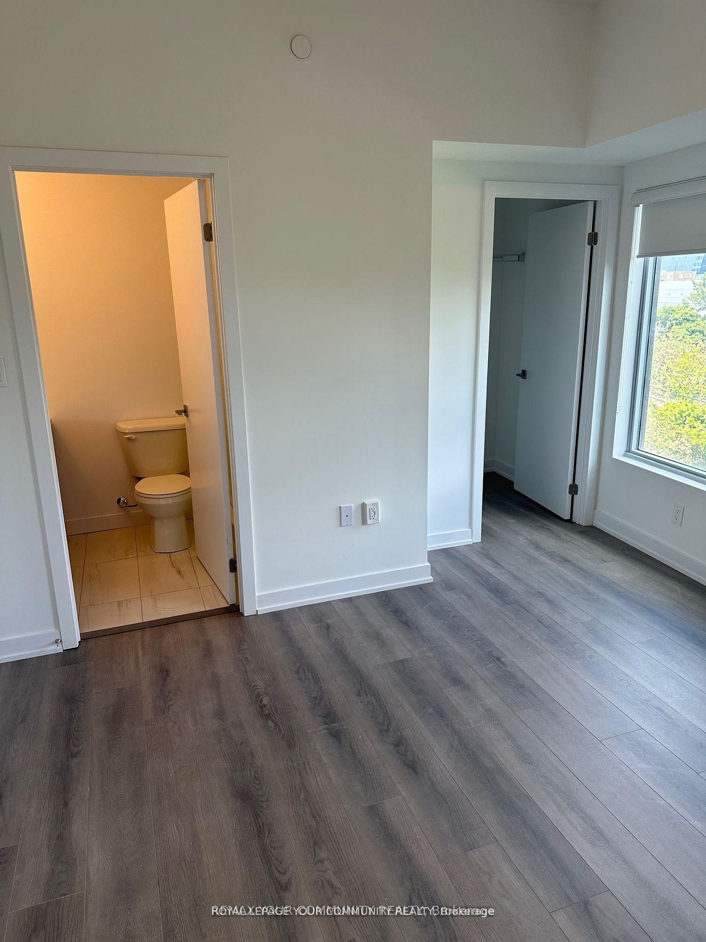 2433 Dufferin Street 313, Toronto, ON M6E 0B4 photo 3