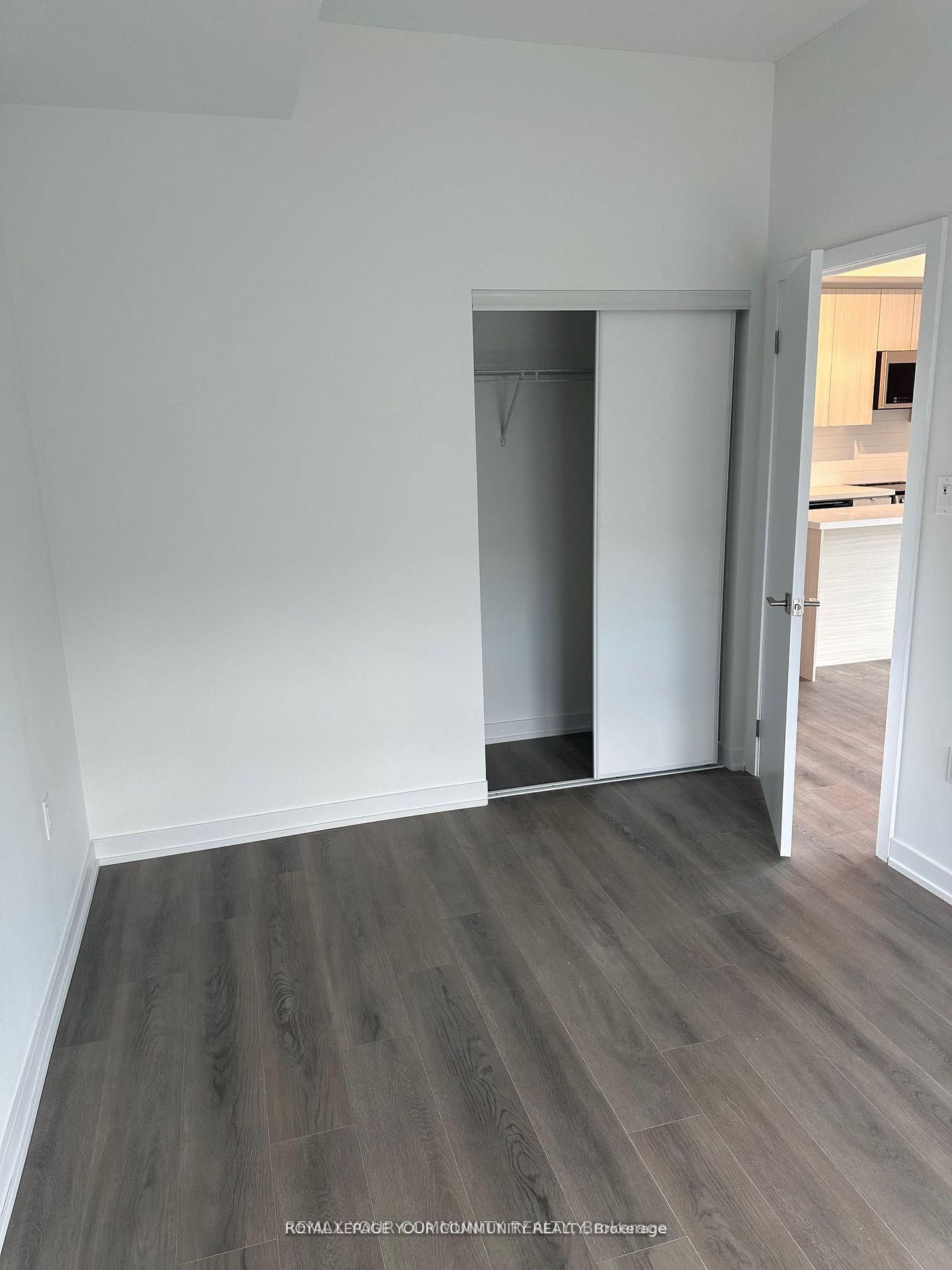2433 Dufferin Street 313, Toronto, ON M6E 0B4 photo 4
