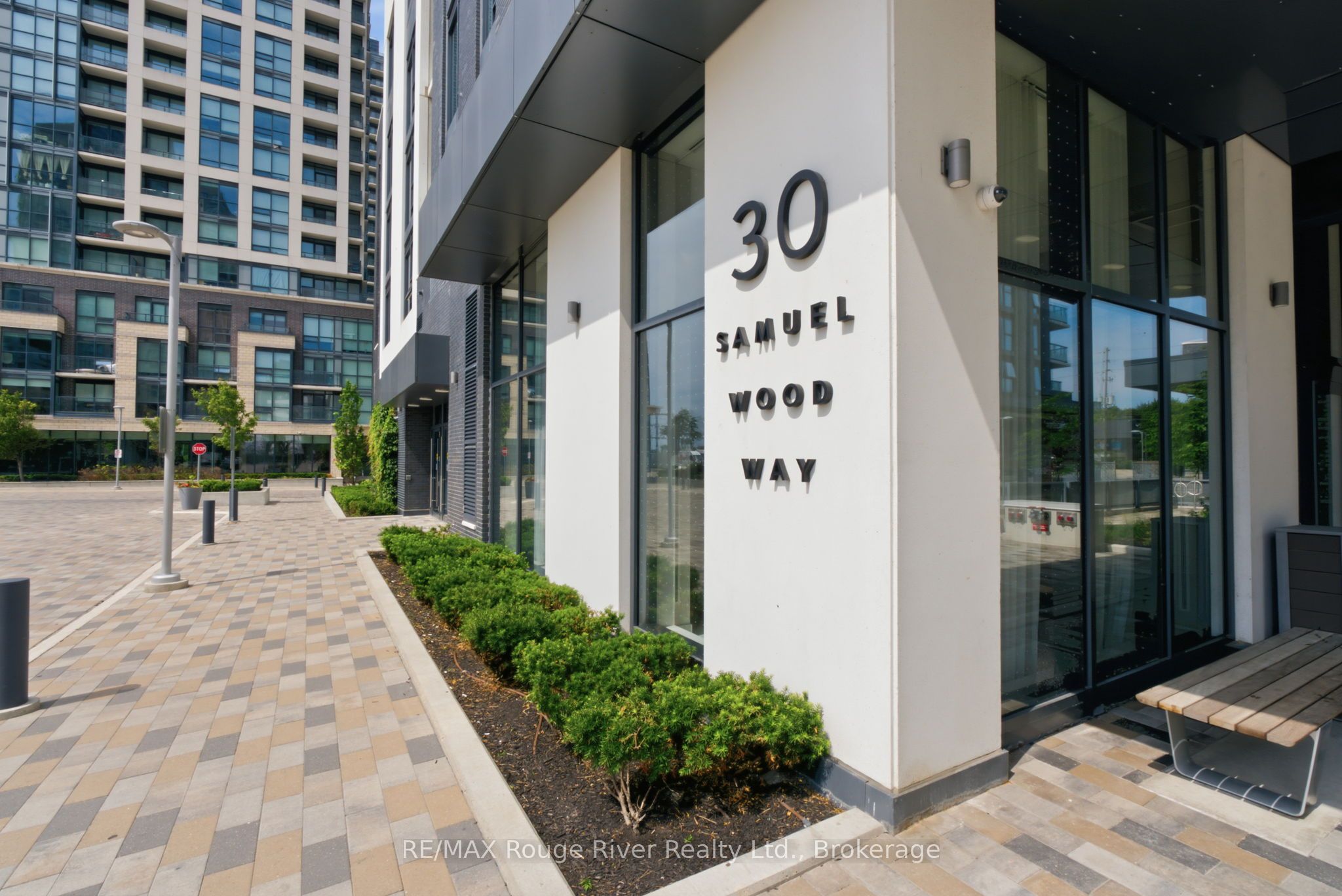30 Samuel Wood Way 1005, Toronto, ON M9B 0C9 photo 2