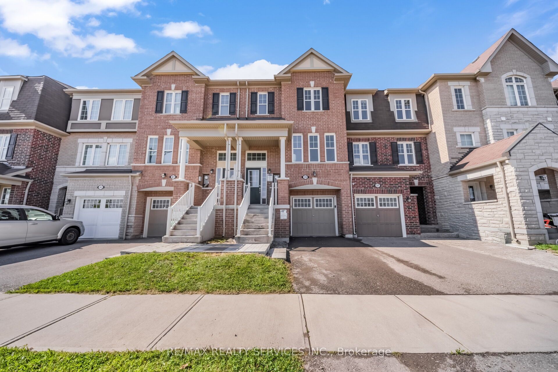 39 Baycliffe Crescent, Brampton, ON L7A 0S5 photo 3