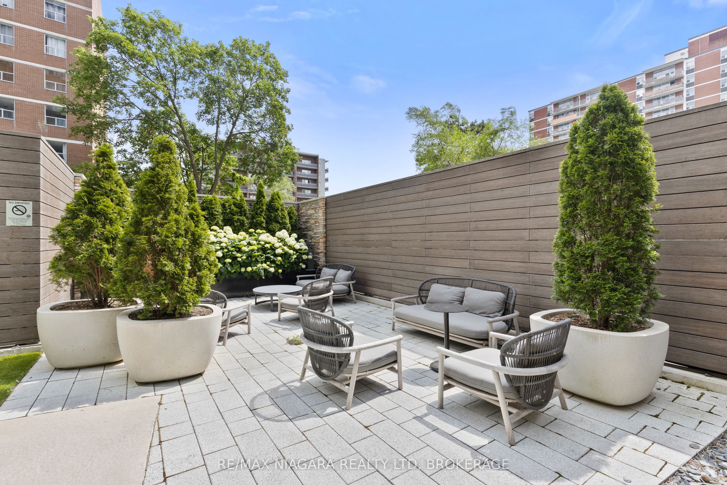 21 Park Street E 717, Mississauga, ON L5G 1L7 photo 2