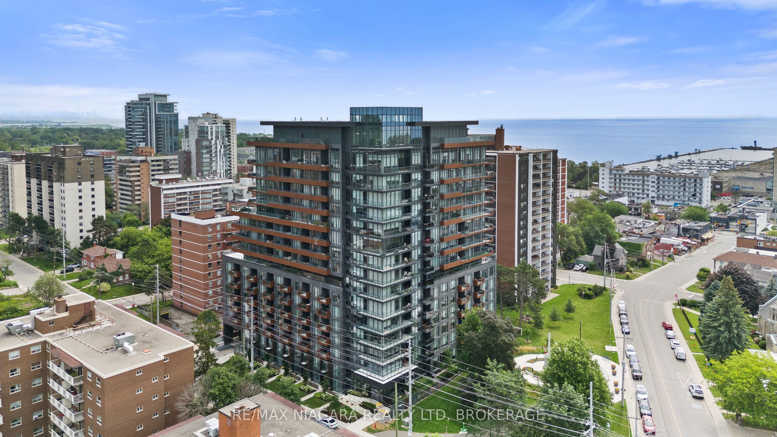 21 Park Street E 717, Mississauga, ON L5G 1L7 photo 4