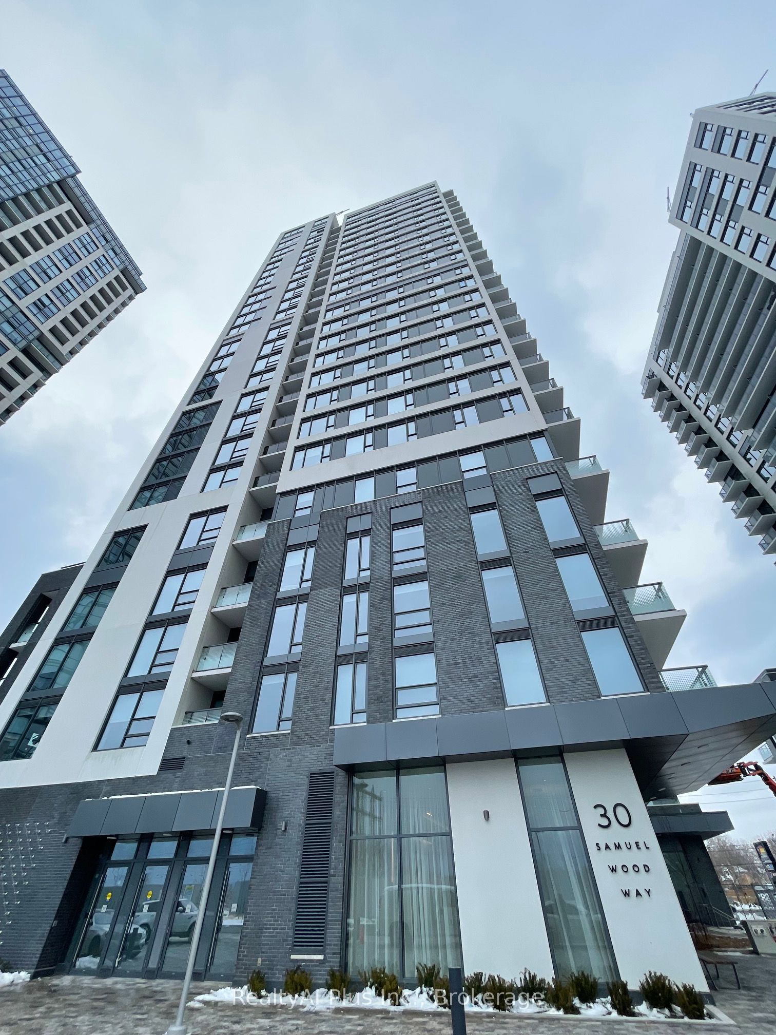 30 Samuel Wood Way 2405, Toronto, ON M9B 6K4