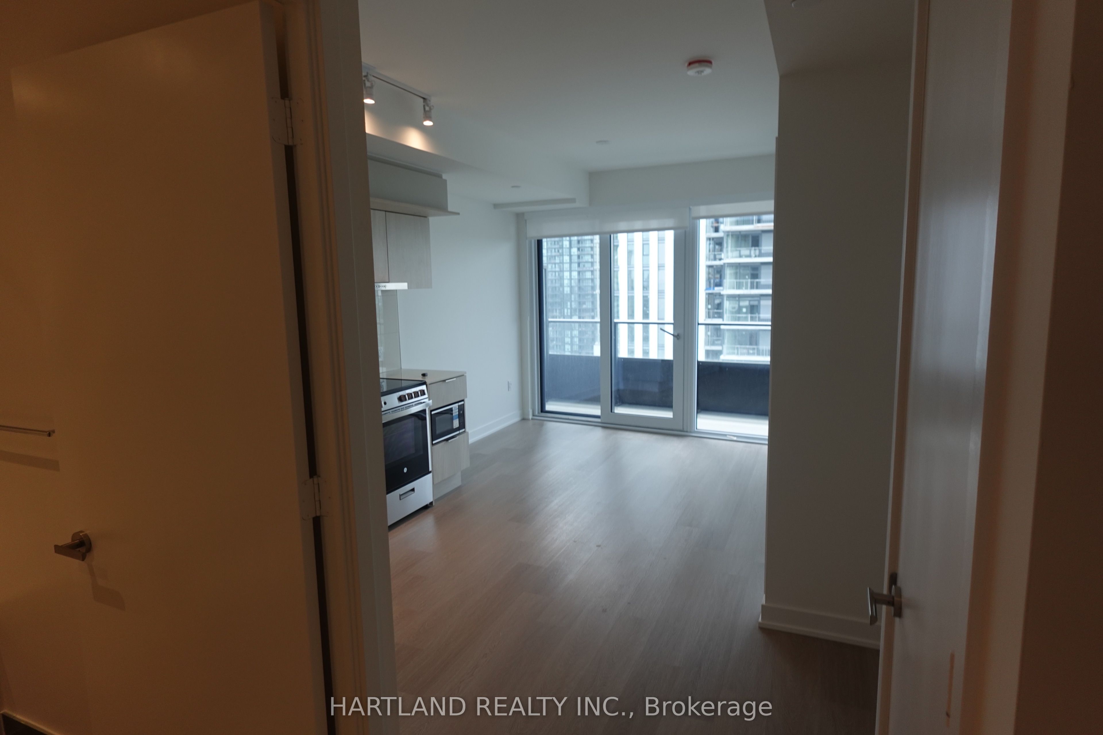 448 W Burnhamthorpe Road W 1801, Mississauga, ON L5B 0R4