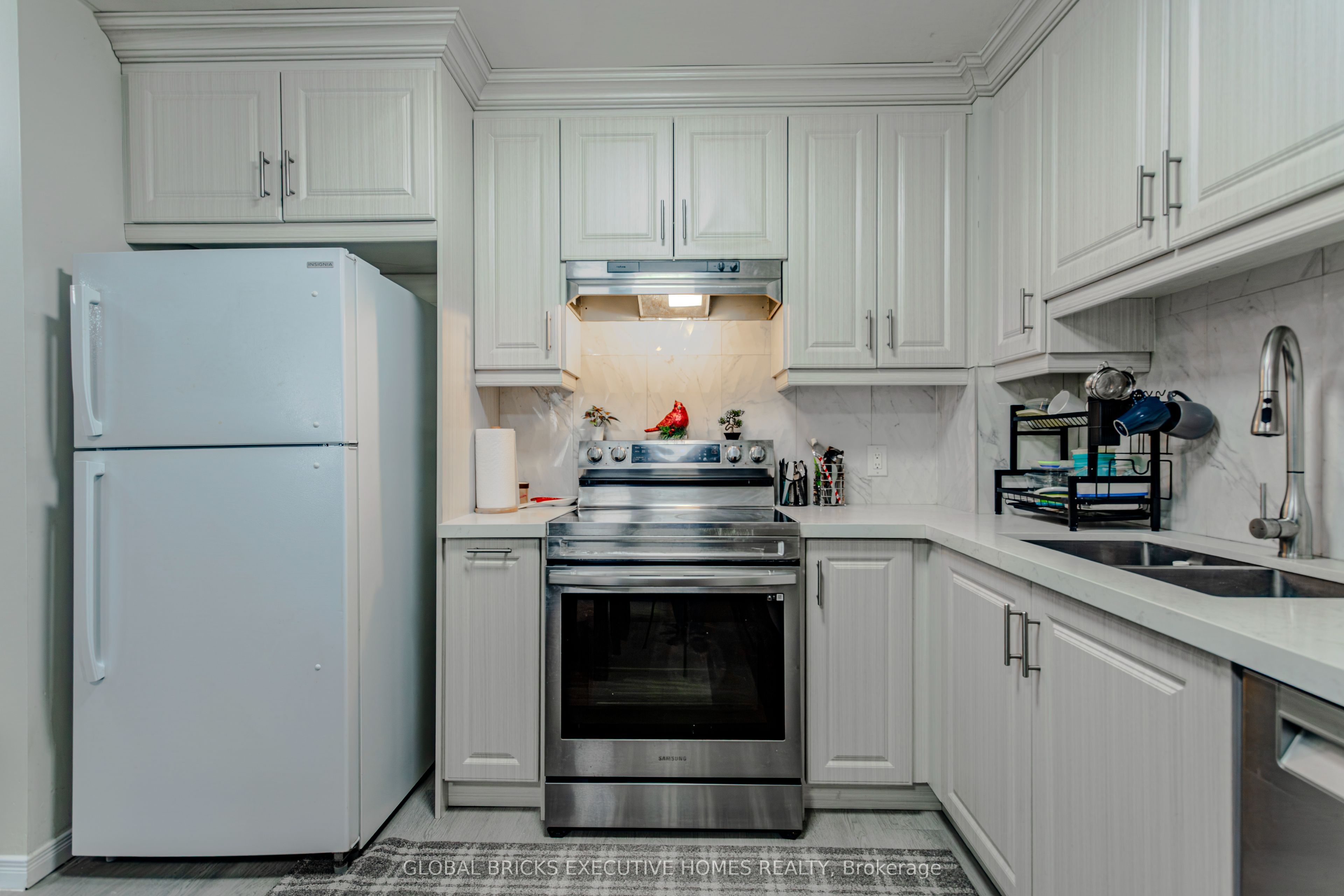 1275 Cornerbrook Place 102, Mississauga, ON L5C 3J3 photo 4