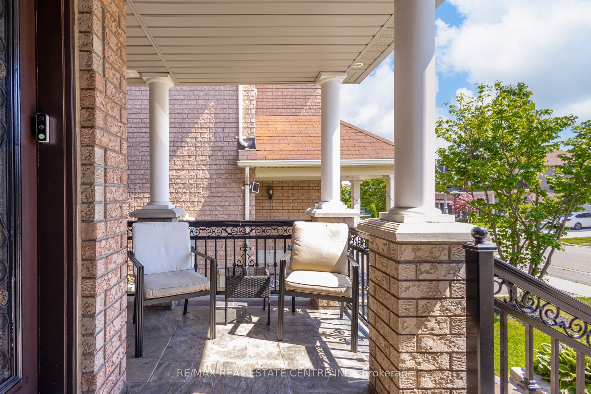 5588 Doctor Peddle Crescent, Mississauga, ON L5M 0K6 photo 3