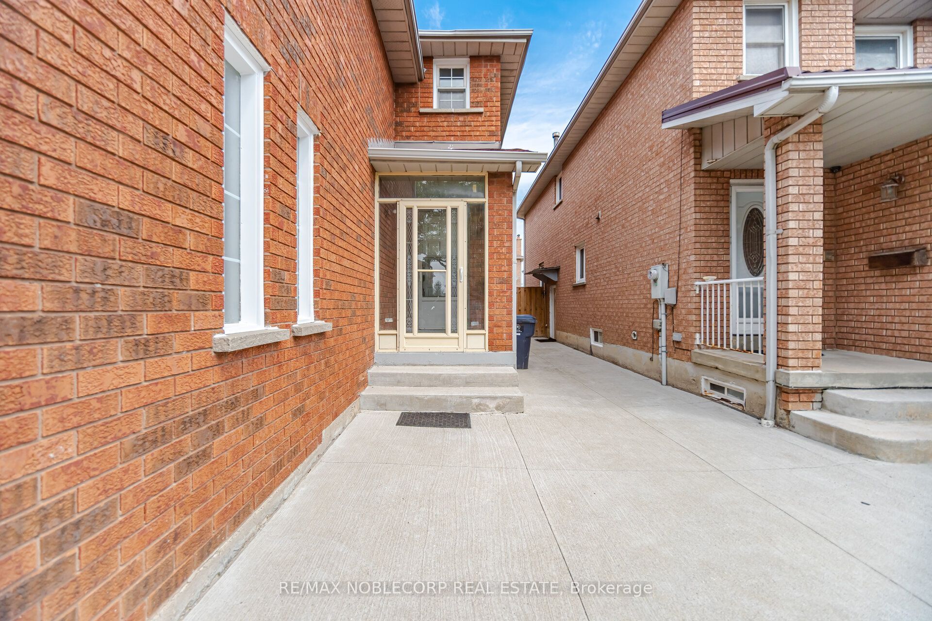66 Cinrickbar Drive, Toronto, ON M9W 6X3 photo 3