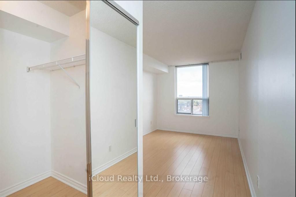 135 Hillcrest Avenue 906, Mississauga, ON L5B 4B1 photo 4