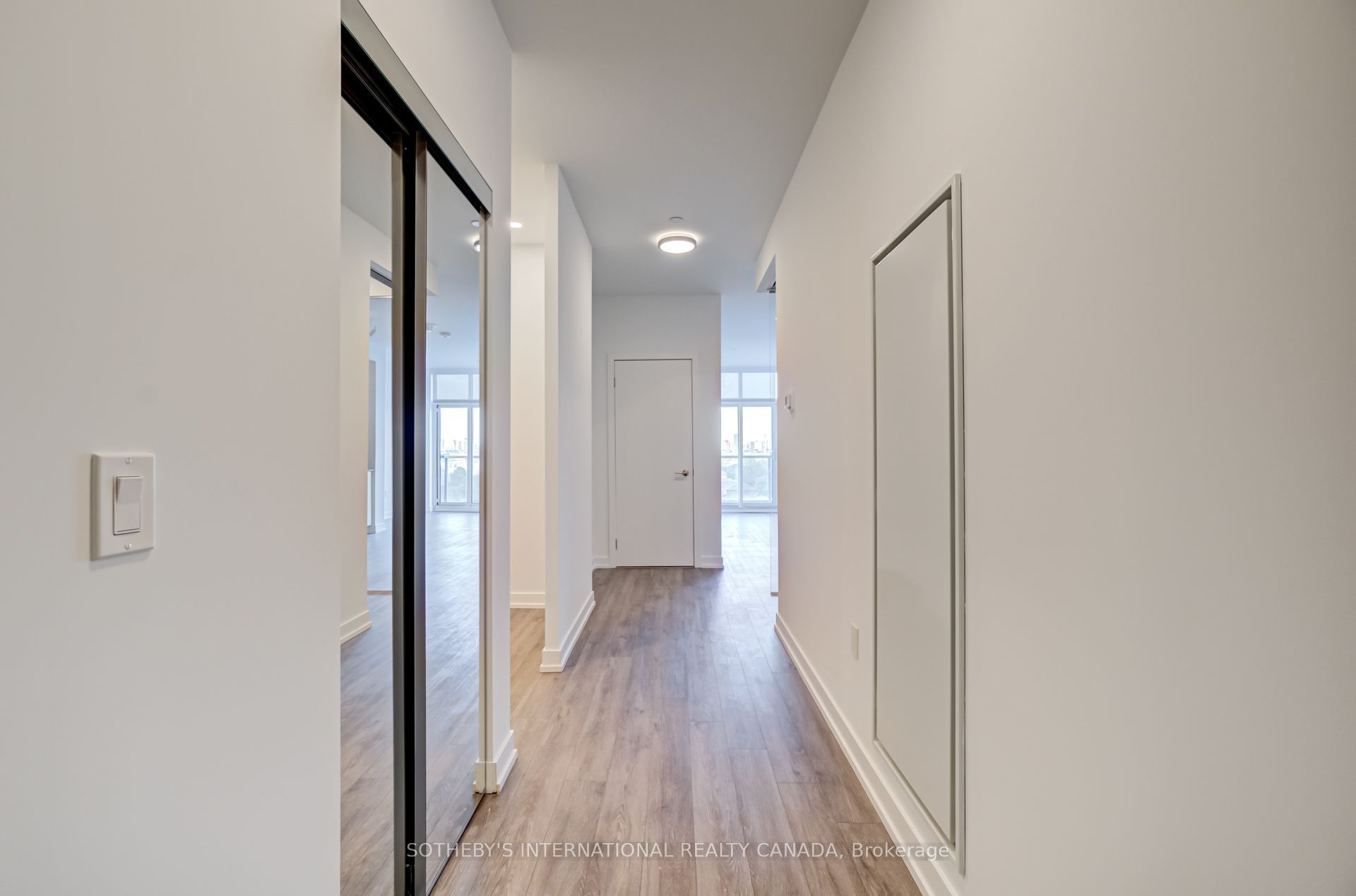 1195 The Queensway Avenue 803, Toronto, ON M8Z 1R6 photo 5