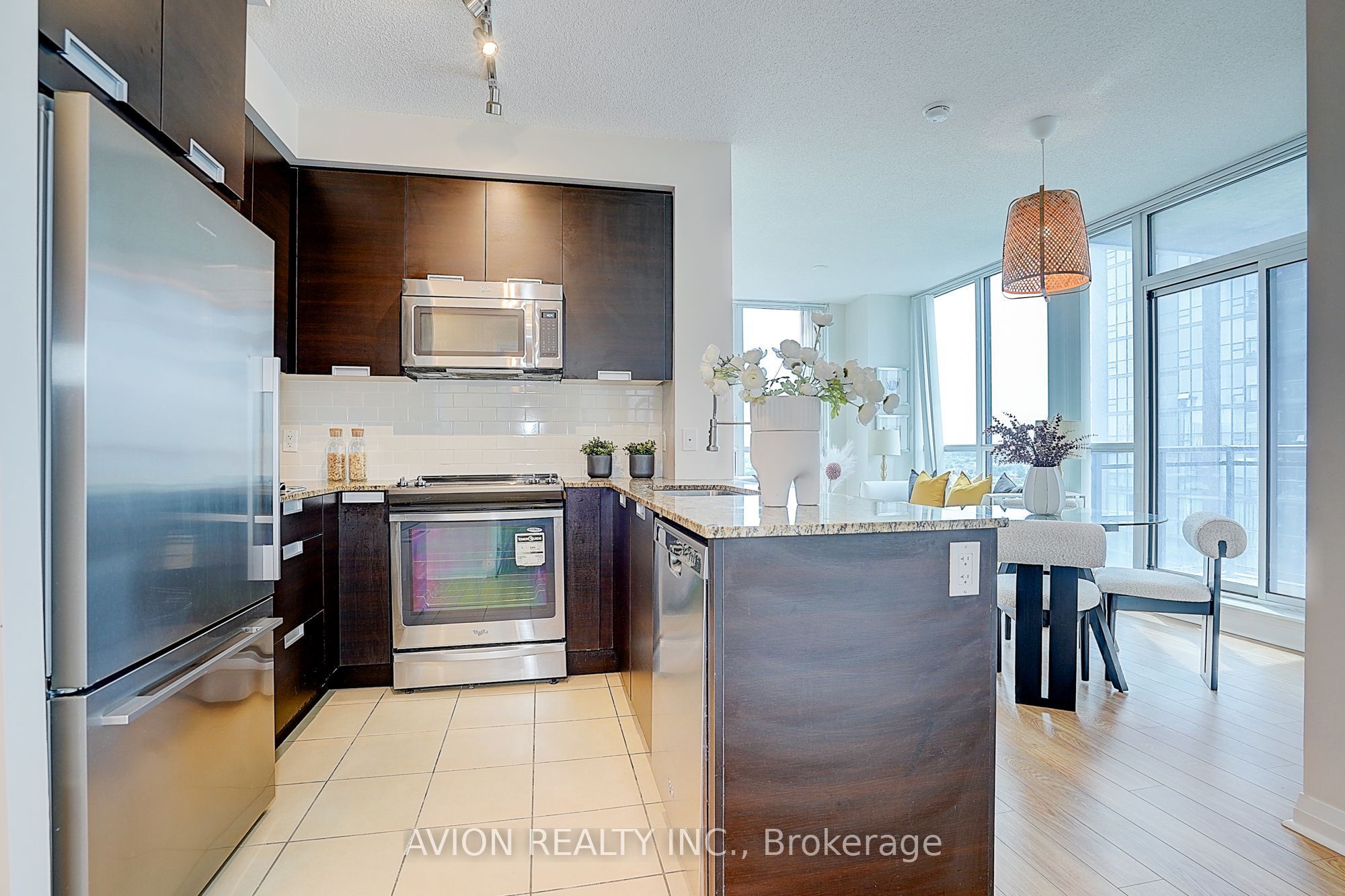 55 Eglinton Avenue W 1202, Mississauga, ON L5R 0E5 photo 2