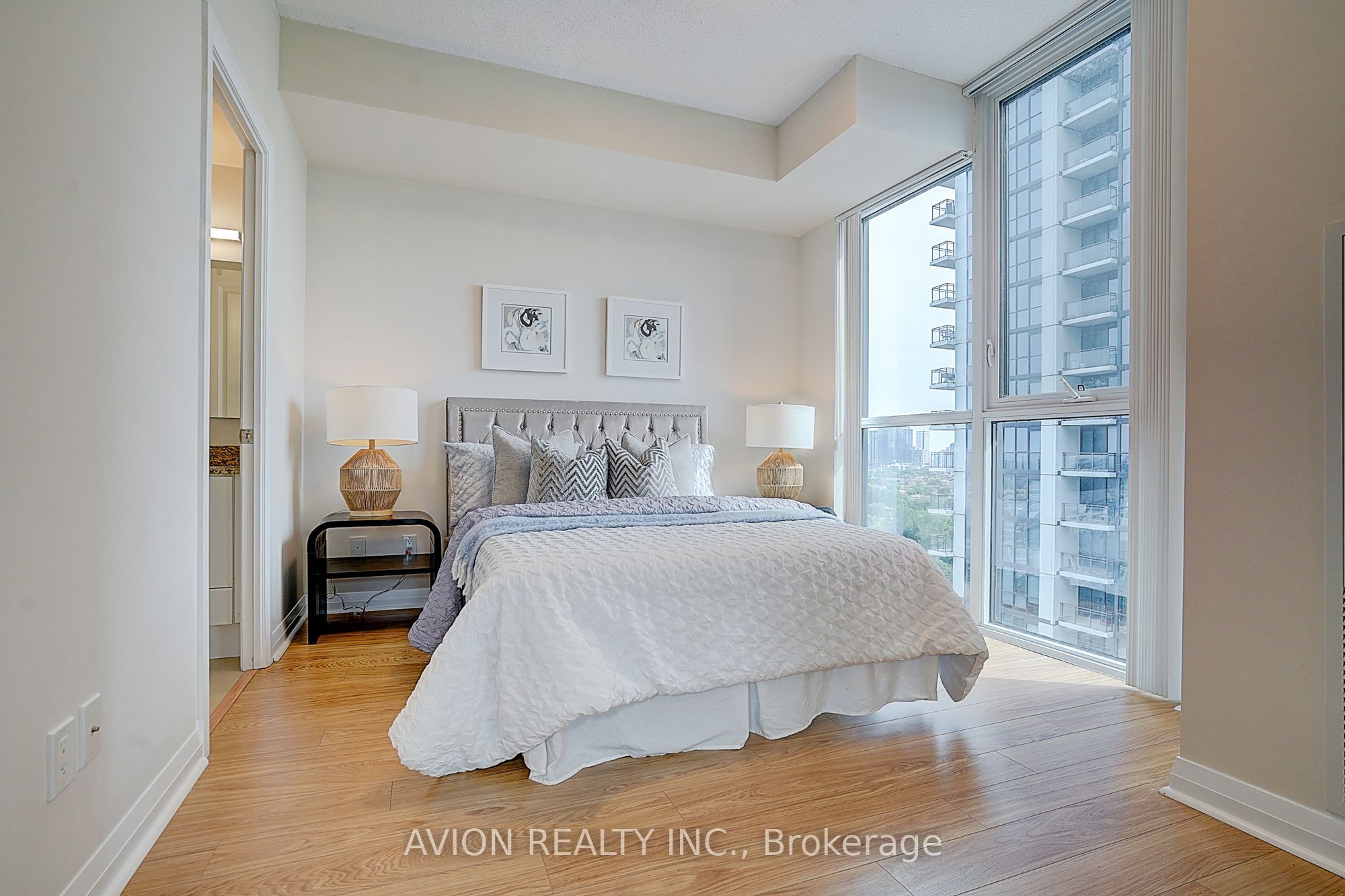 55 Eglinton Avenue W 1202, Mississauga, ON L5R 0E5 photo 5