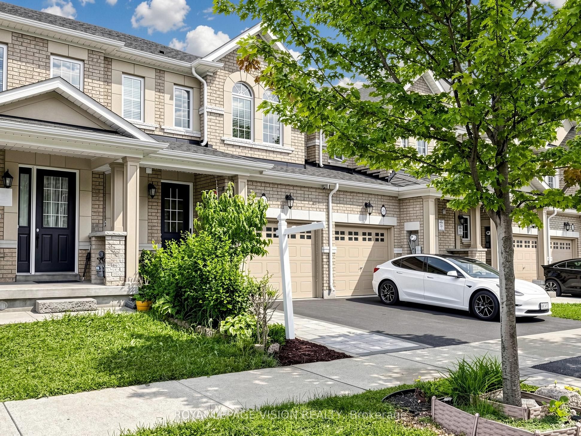 24 Pennycross Crescent, Brampton, ON L7A 4M1 photo 2