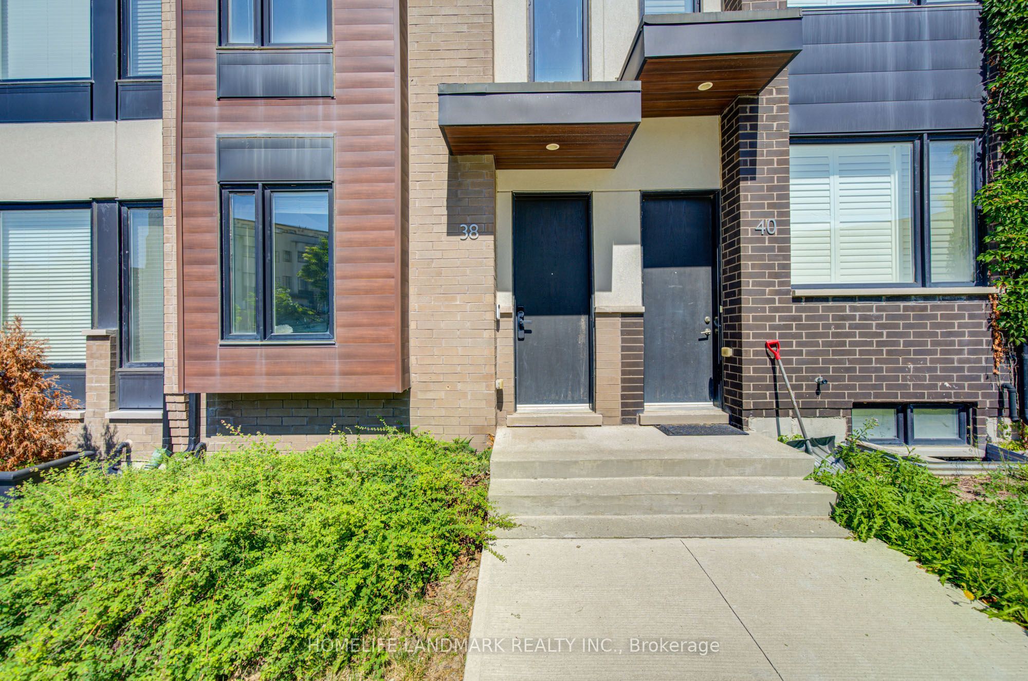 38 Sarah Jackson Crescent, Toronto, ON M3K 0B6 photo 2