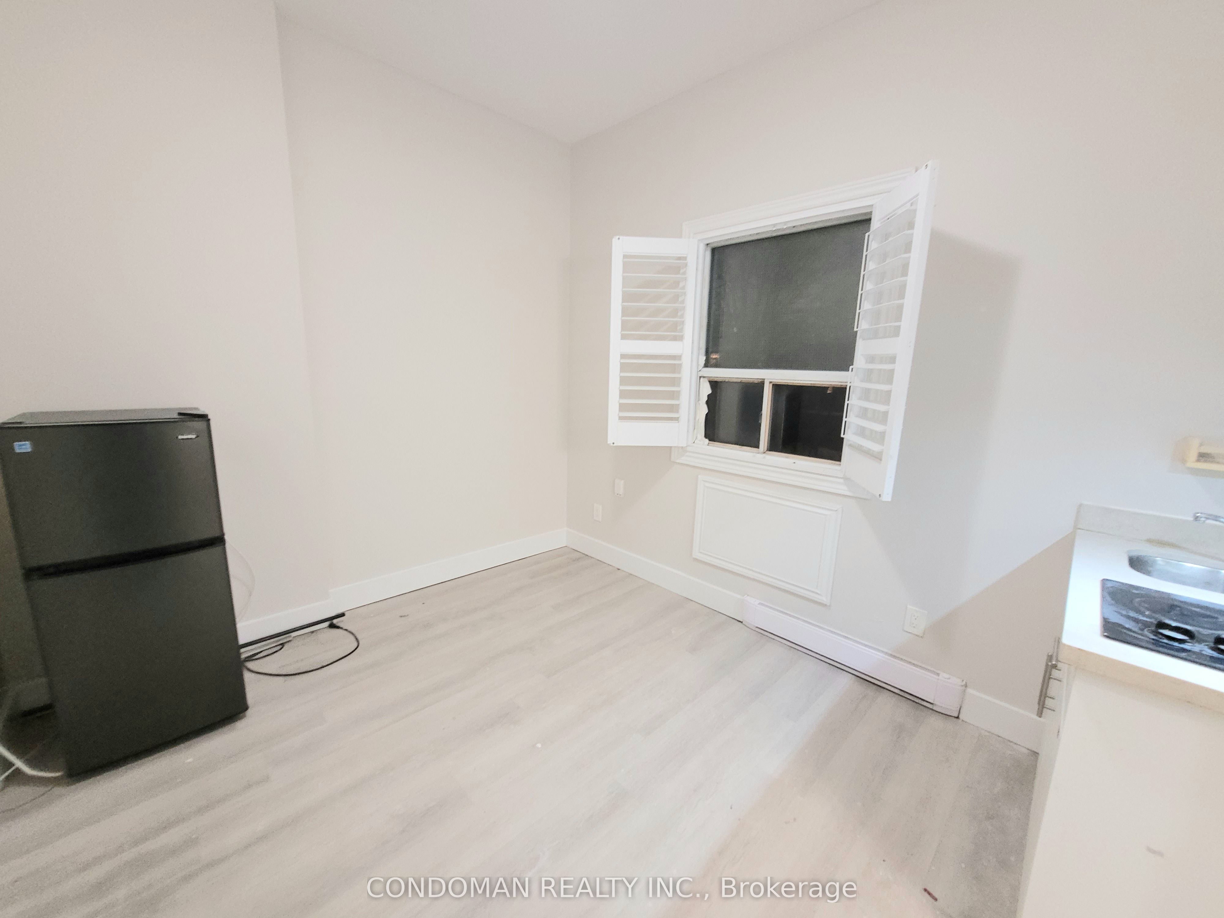 1371 King Street W 204, Toronto, ON M6K 1H4