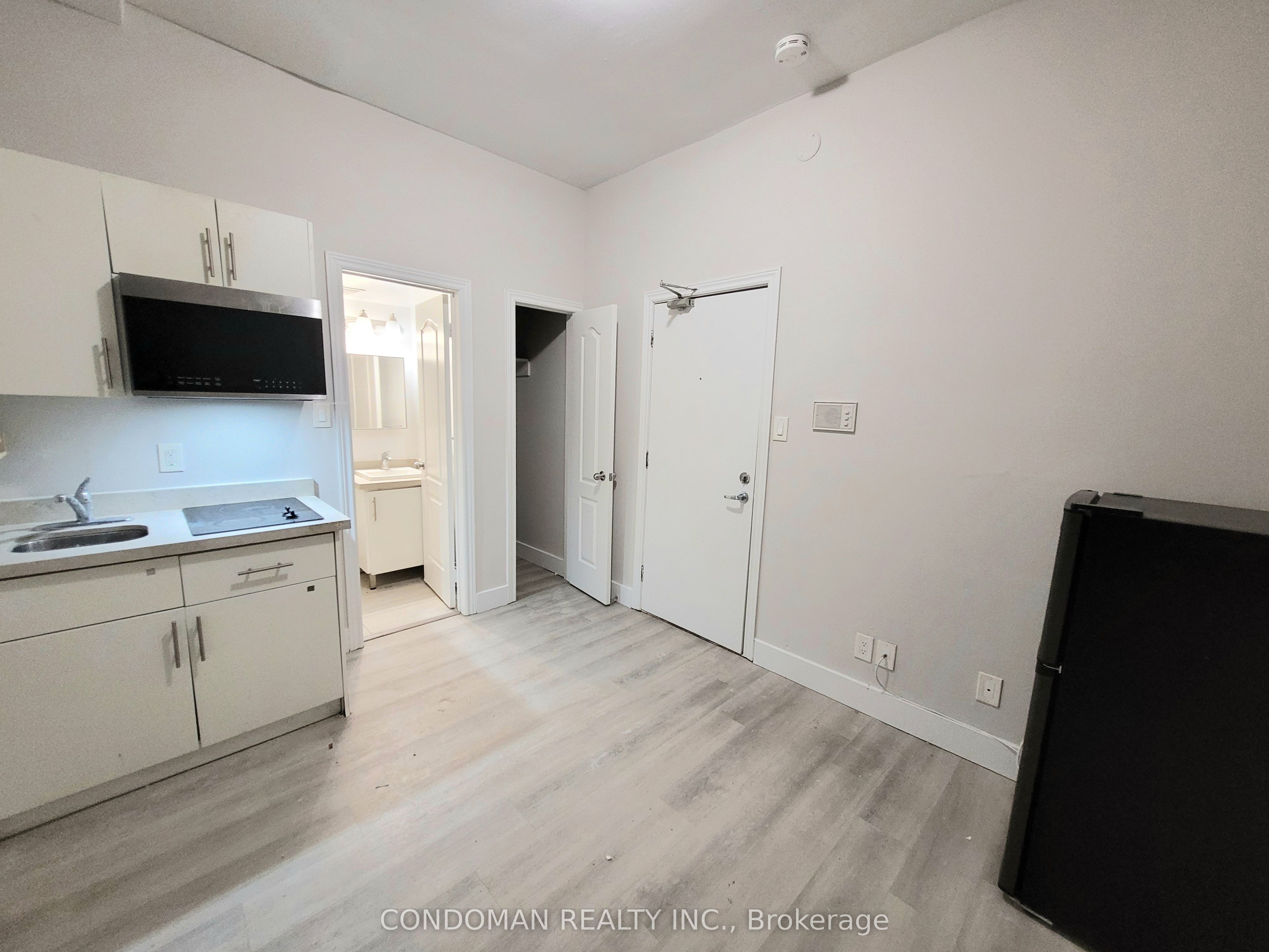 1371 King Street W 204, Toronto, ON M6K 1H4 photo 2