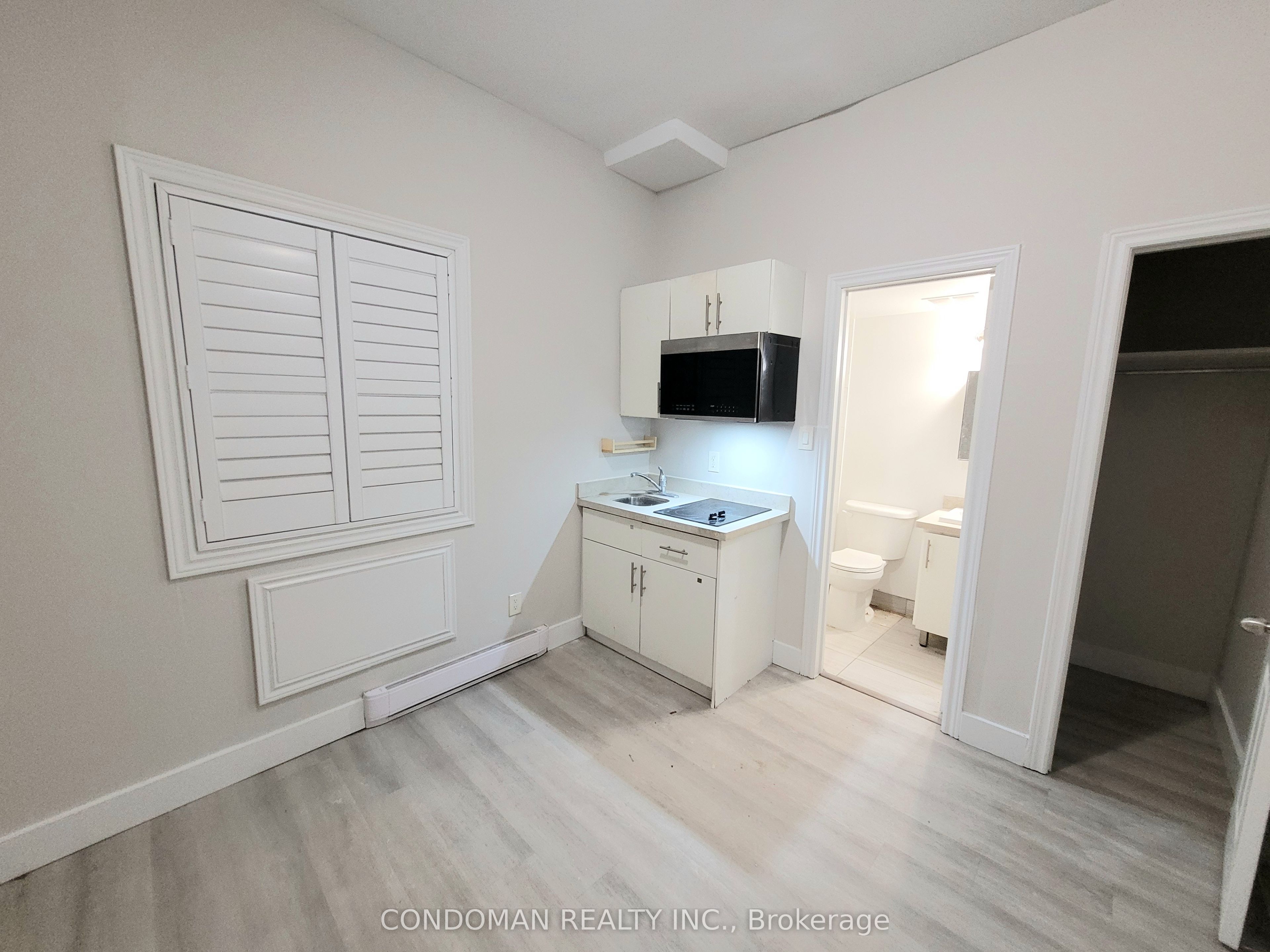 1371 King Street W 204, Toronto, ON M6K 1H4 photo 3
