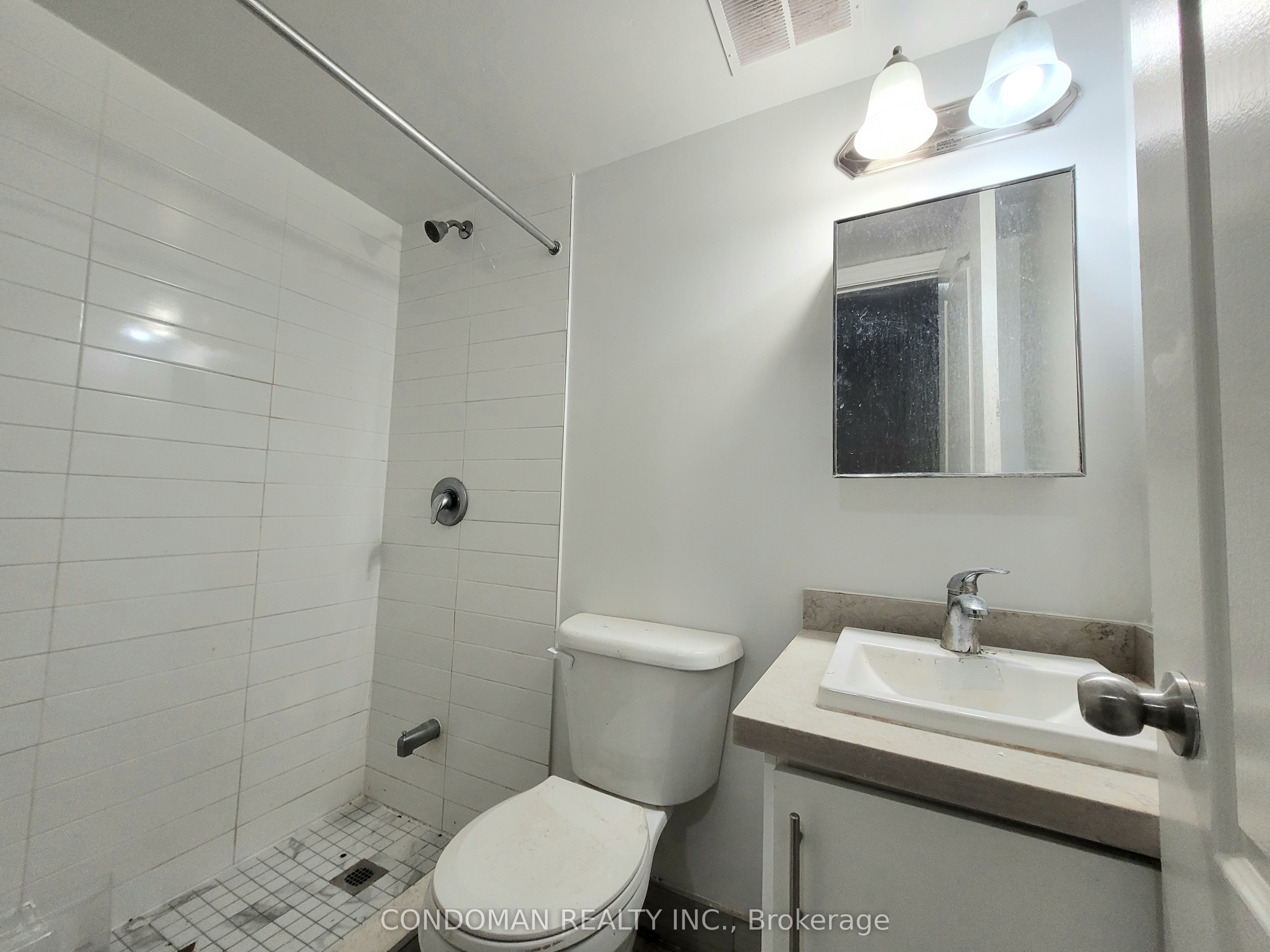 1371 King Street W 204, Toronto, ON M6K 1H4 photo 4