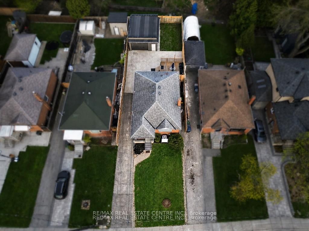 75 Cynthia Road, Toronto, ON M6N 2P8