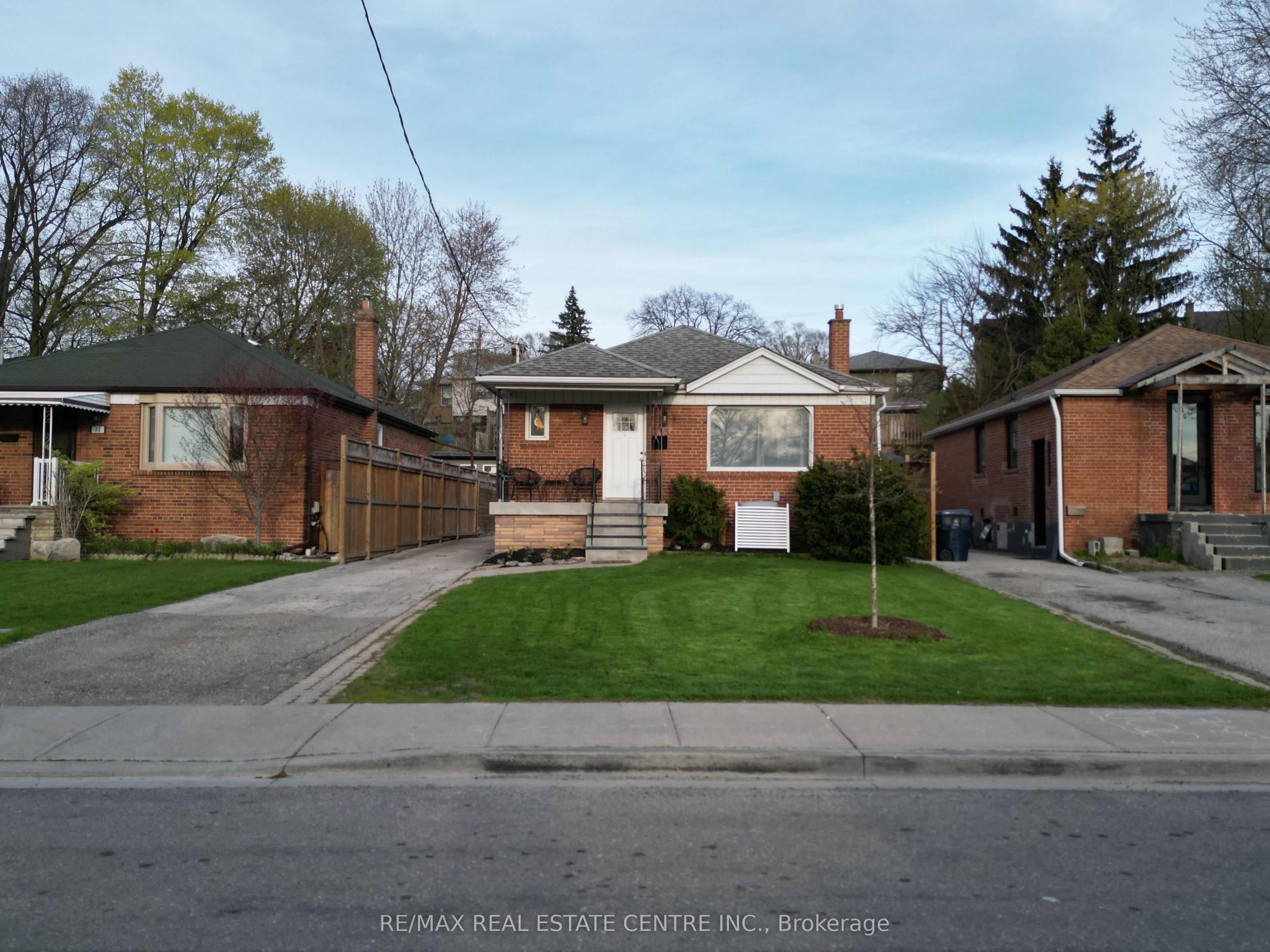 75 Cynthia Road, Toronto, ON M6N 2P8 photo 3