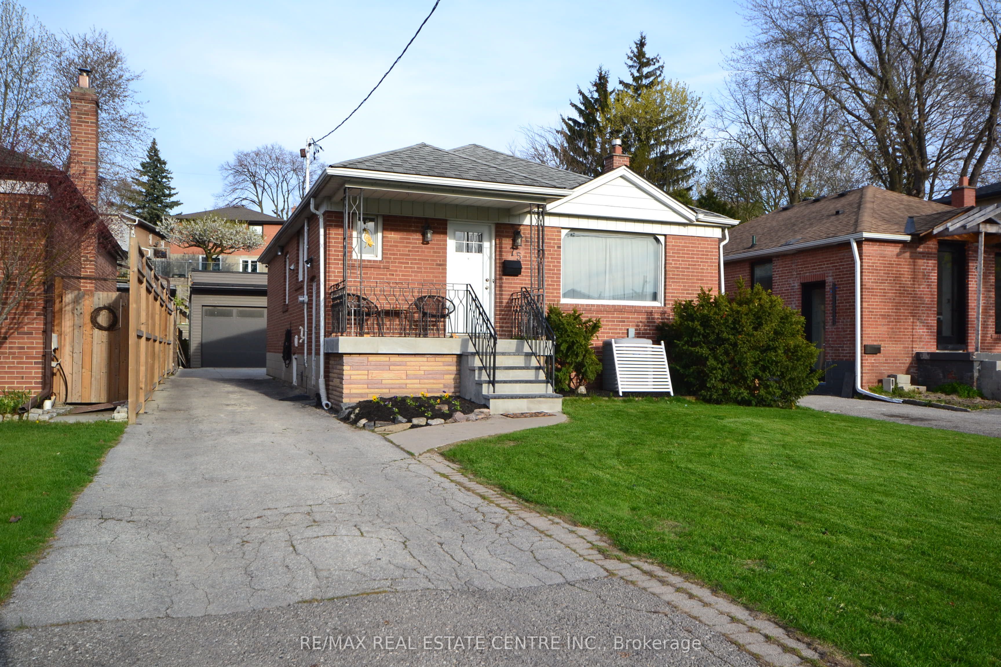 75 Cynthia Road, Toronto, ON M6N 2P8 photo 4