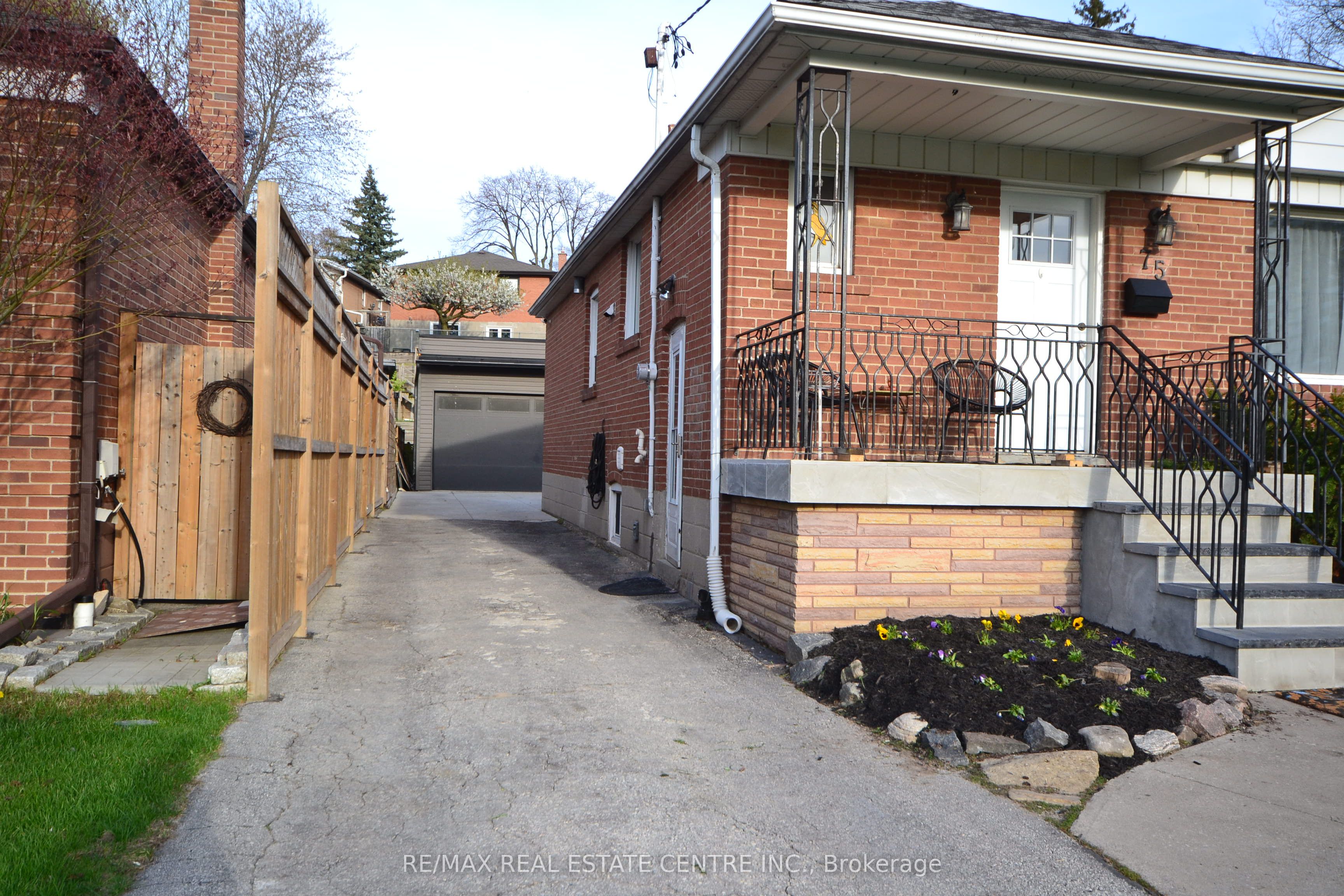 75 Cynthia Road, Toronto, ON M6N 2P8 photo 5