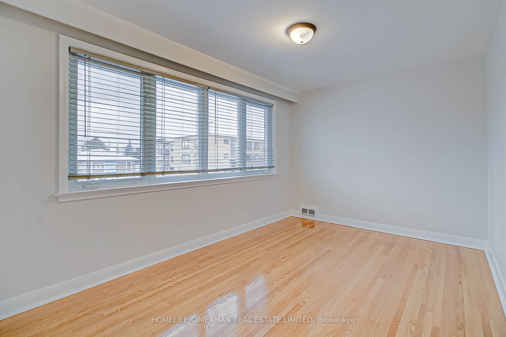 25 Sage Avenue, Toronto, ON M6B 3W4 photo 4
